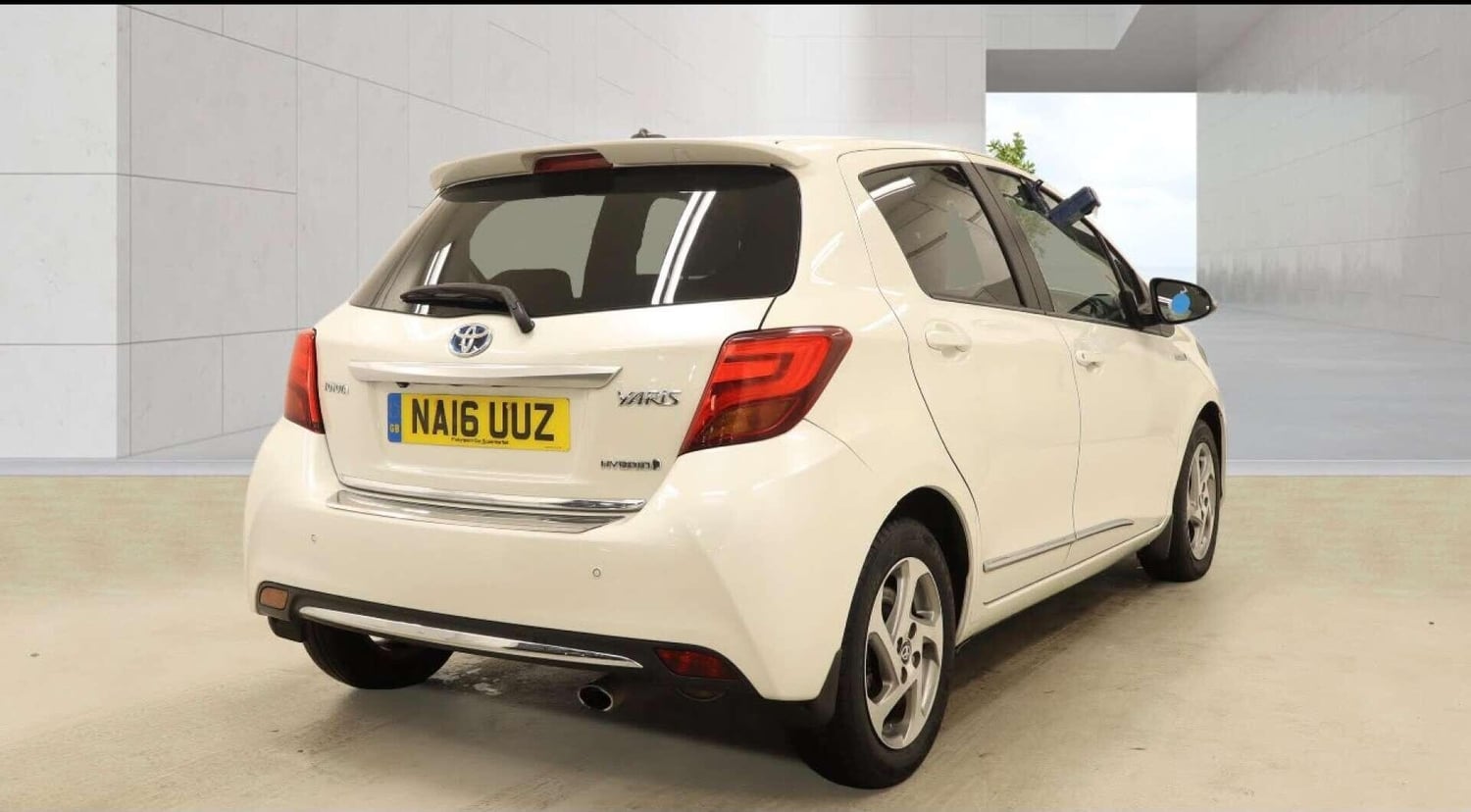 Toyota Yaris 2016 - Cars in Uxbridge
