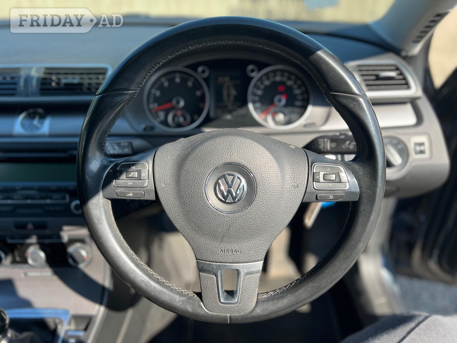 Volkswagen Passat 2011 - Cars