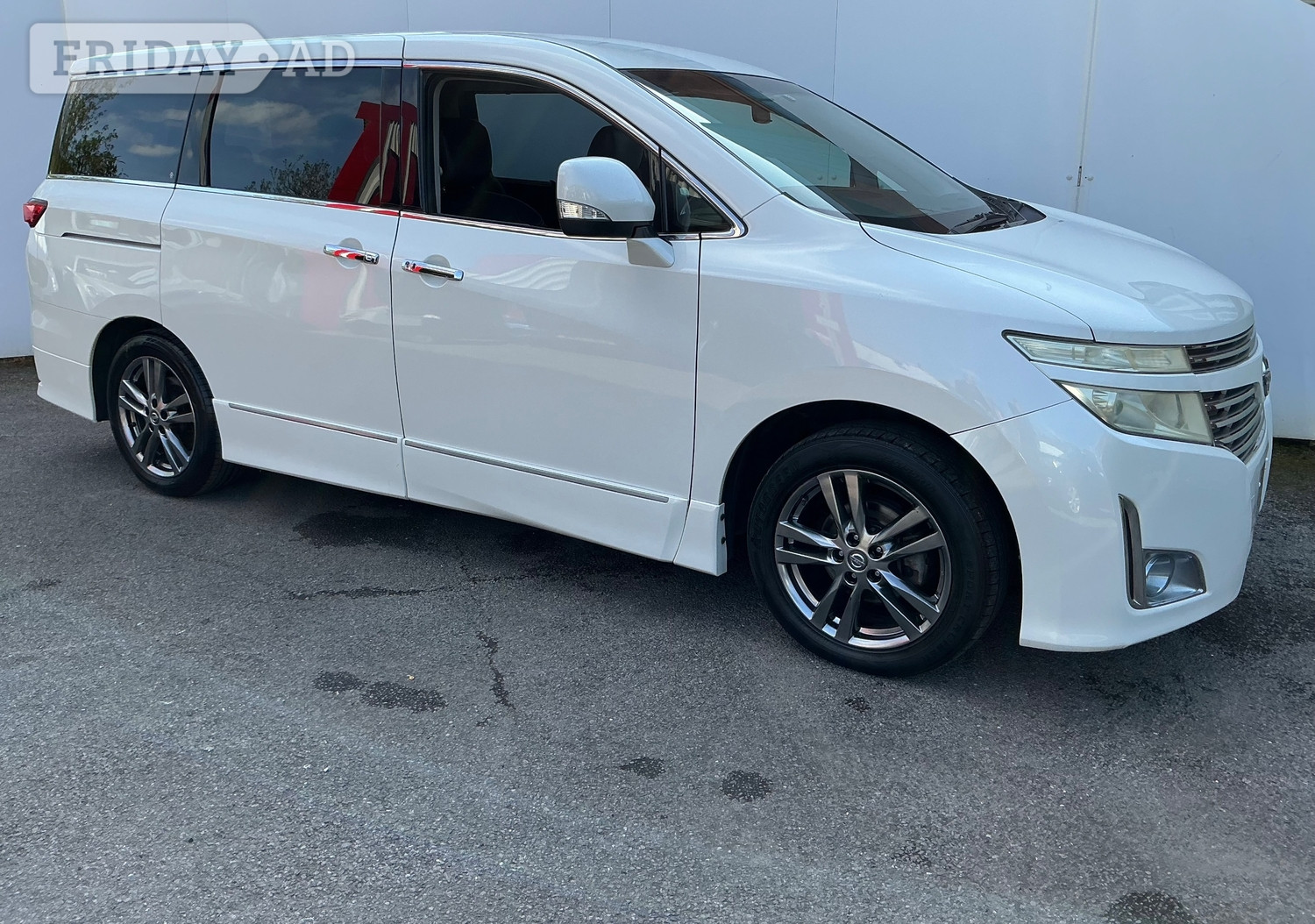 Nissan Elgrand 2011 - Cars in Porth