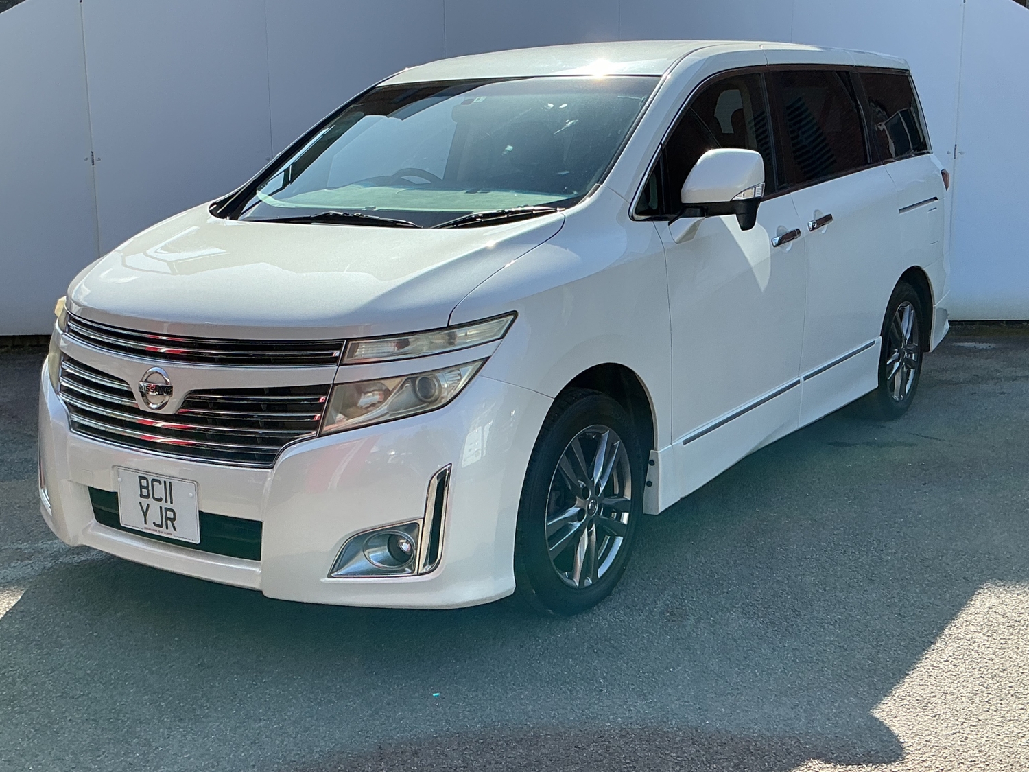 Nissan Elgrand Porth