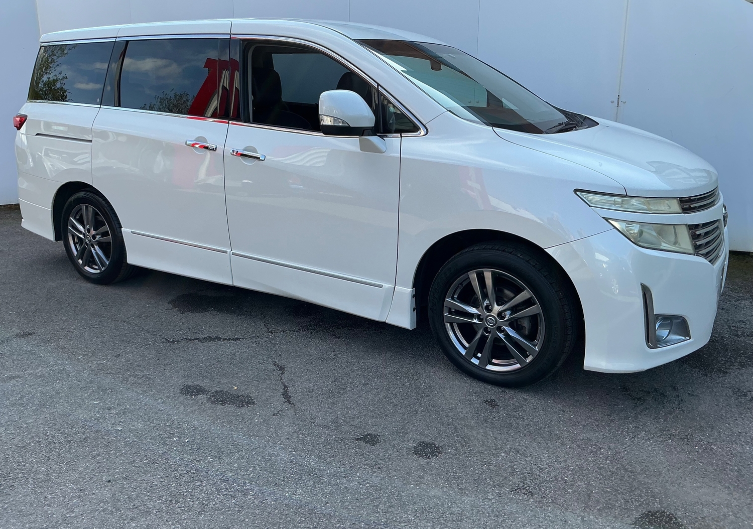 Nissan Elgrand 2011 - Cars in Porth