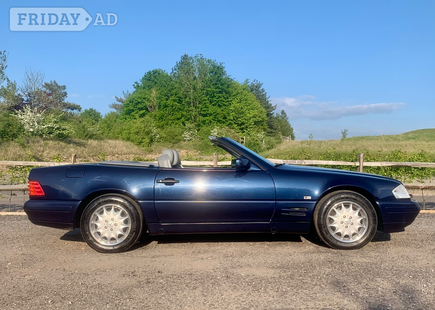 Mercedes-Benz SL 1998 in Reigate