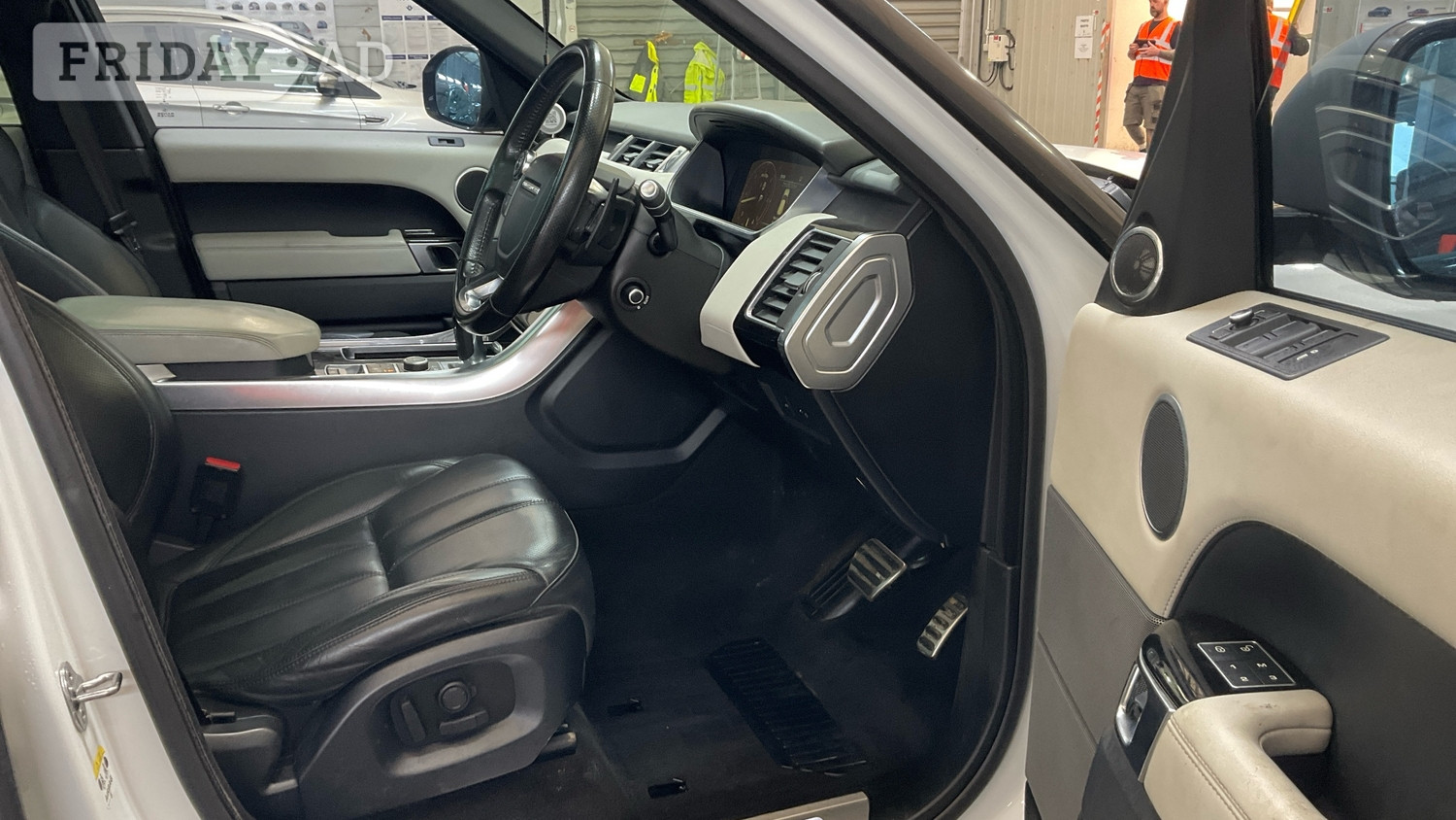 [ berth ]Land Rover Range Rover Sport