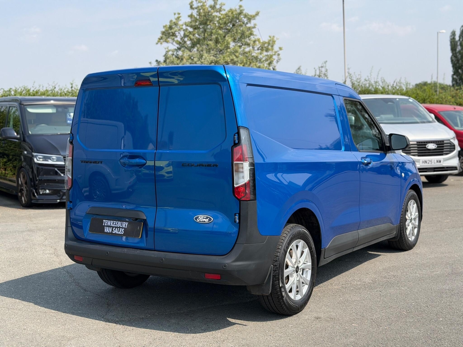 [ berth ]Ford Transit Courier