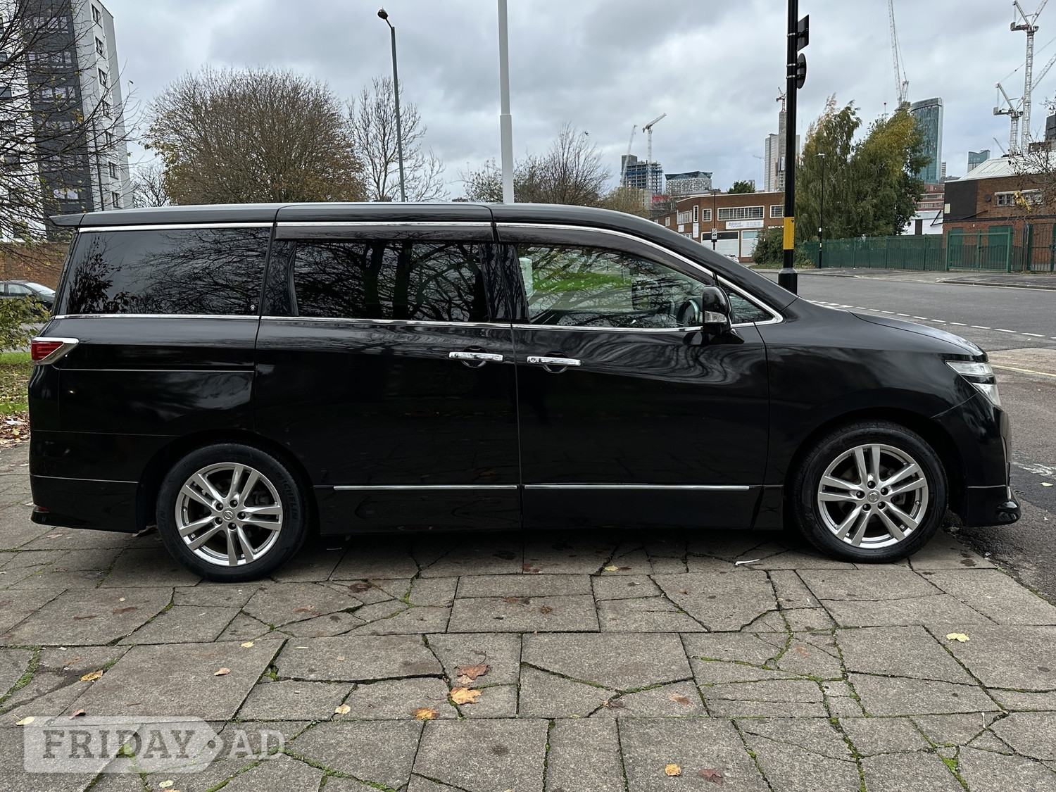 Nissan Elgrand 2010 - Cars
