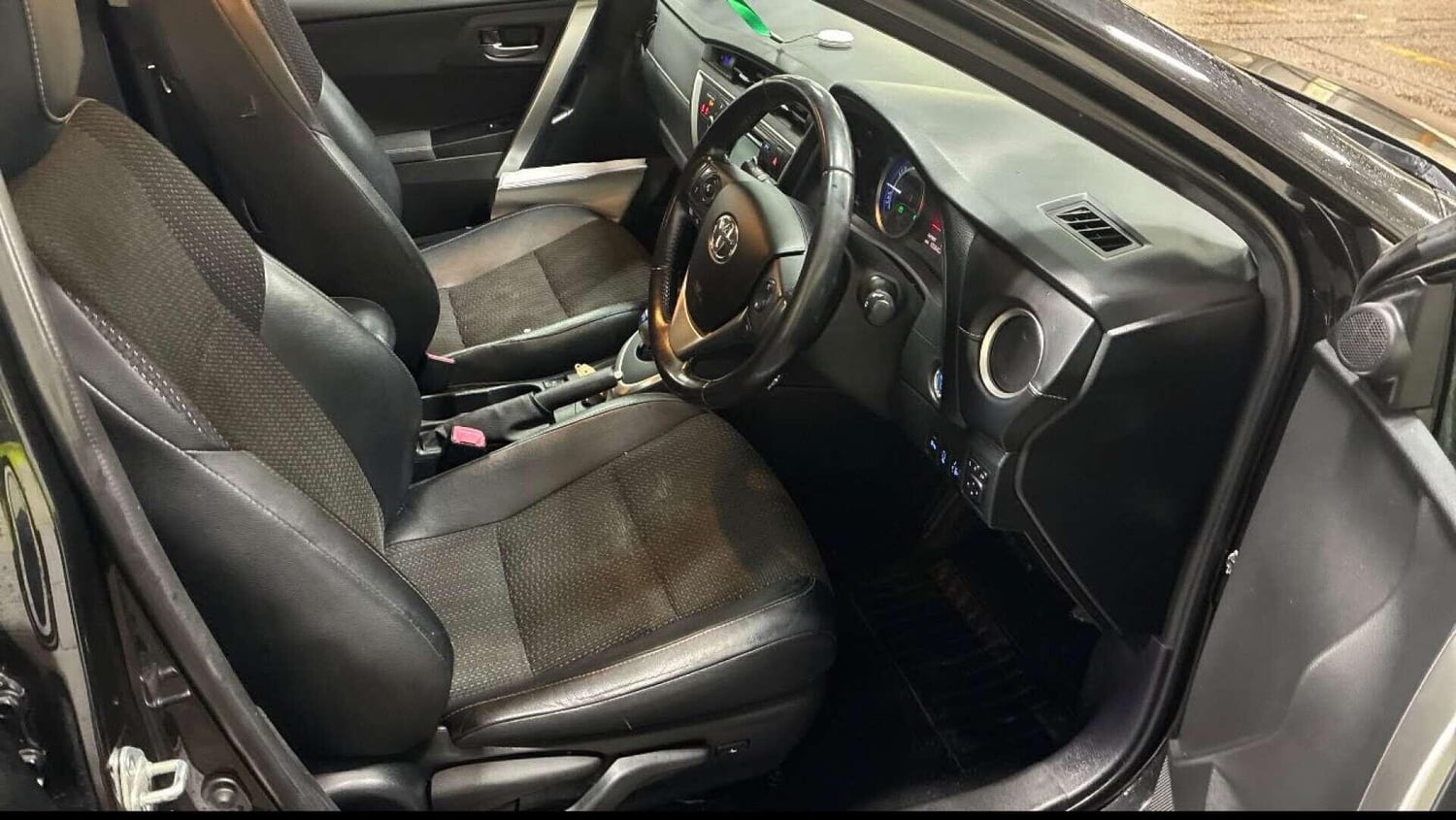 Toyota Auris 2015 - Cars in Uxbridge