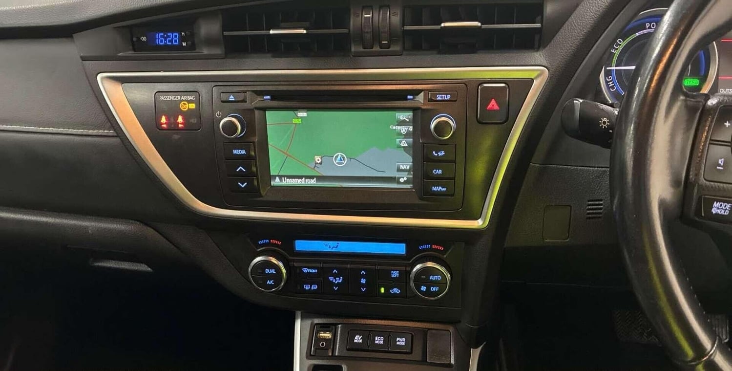Toyota Auris 2015 - Cars