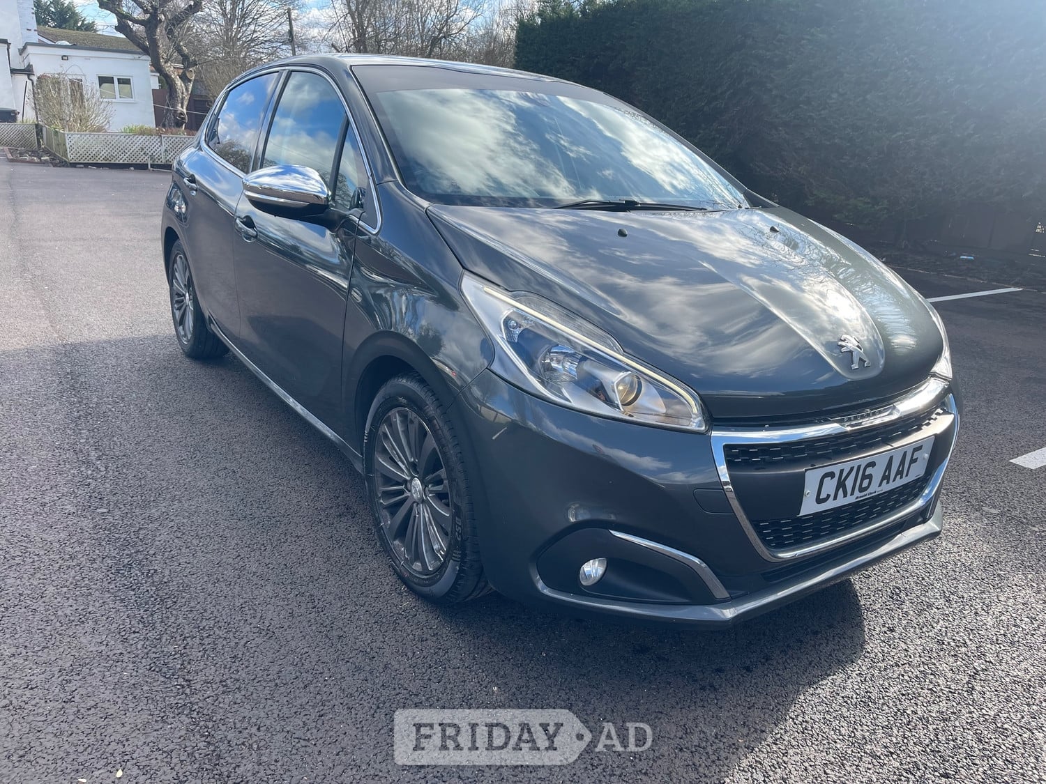 Peugeot 208 2016 in Slough