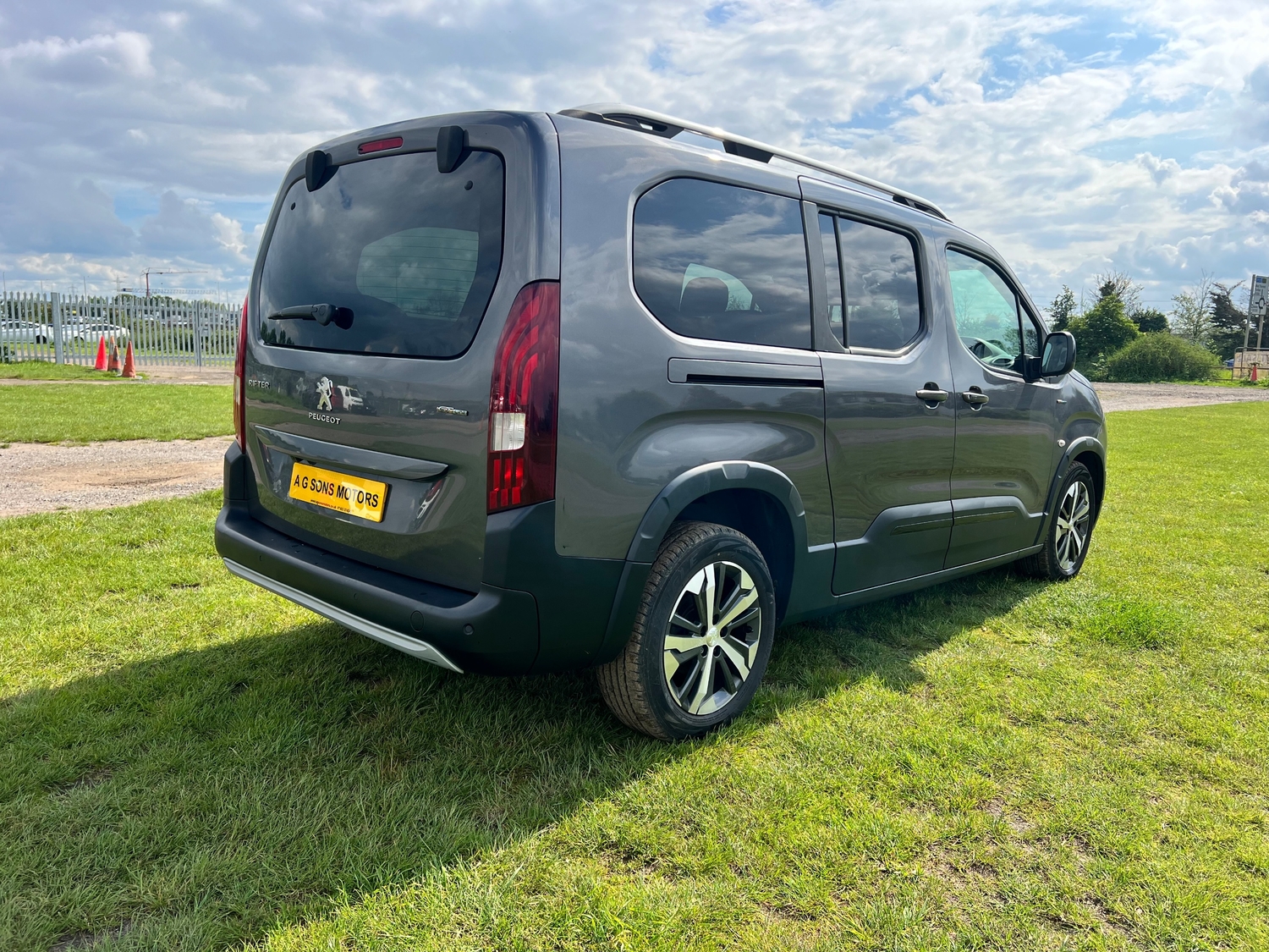 Peugeot Rifter 2019 - Cars in Havering