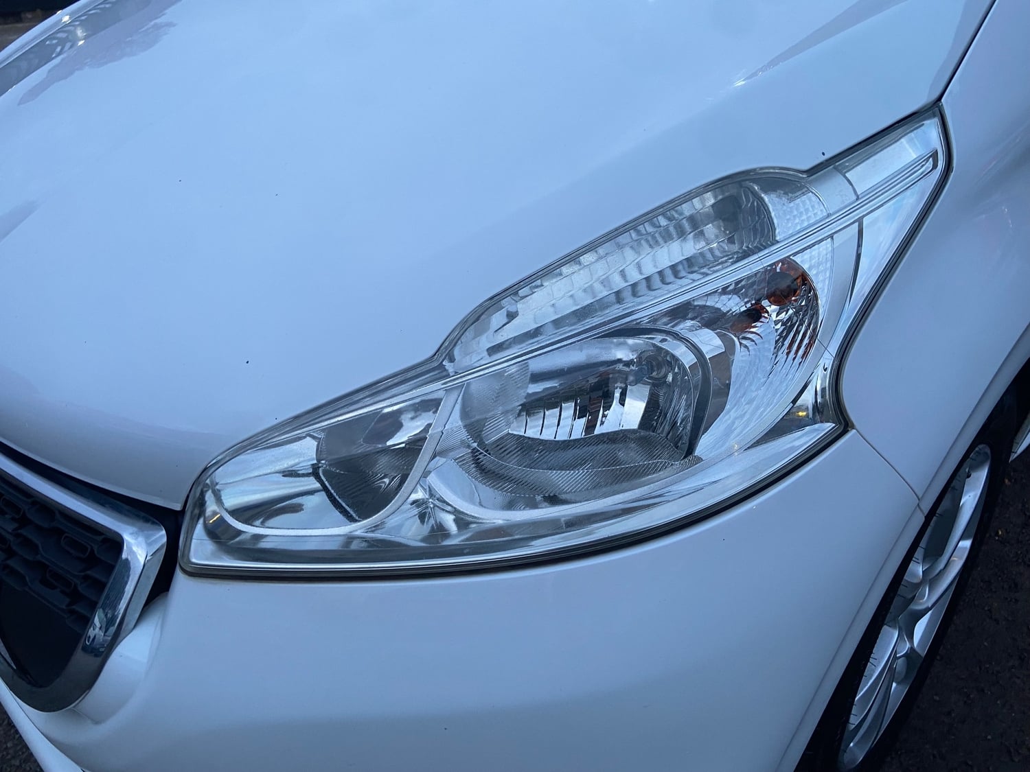 Peugeot 208 2014 - Cars in Worthing
