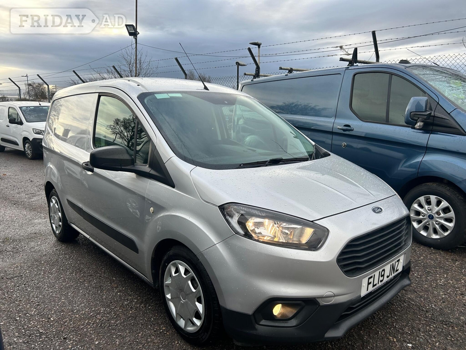 [ berth ]Ford Transit Courier