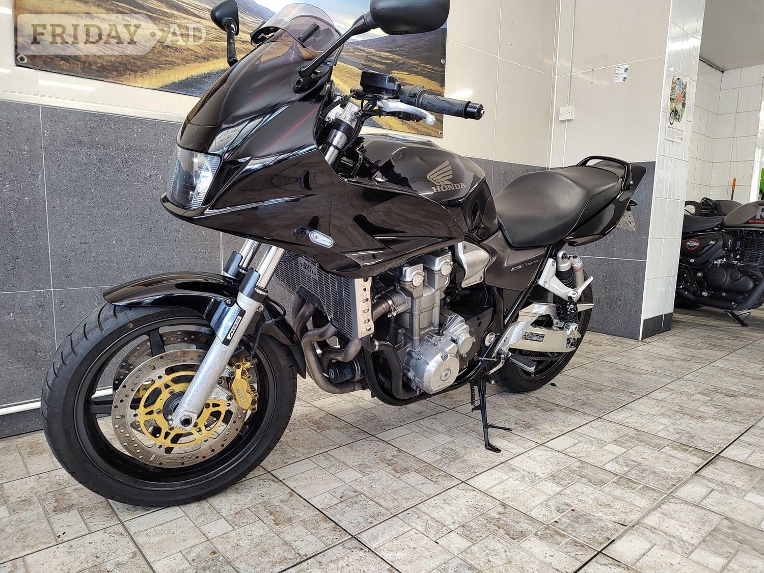 Honda CB 2005 - Motorbikes, Scooters & Quads