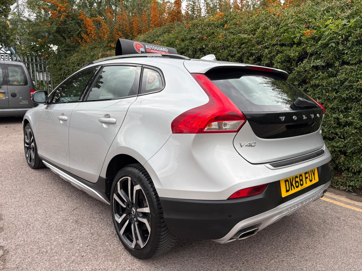 Volvo V40 Cross Country 2018 - Cars in Swindon