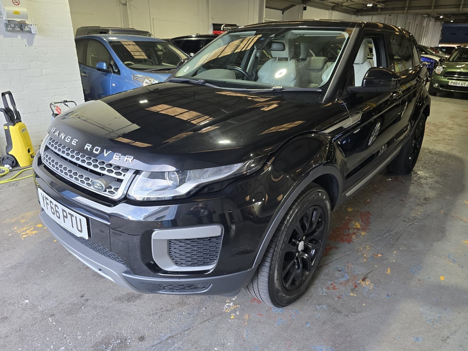[ berth ]Land Rover Range Rover Evoque