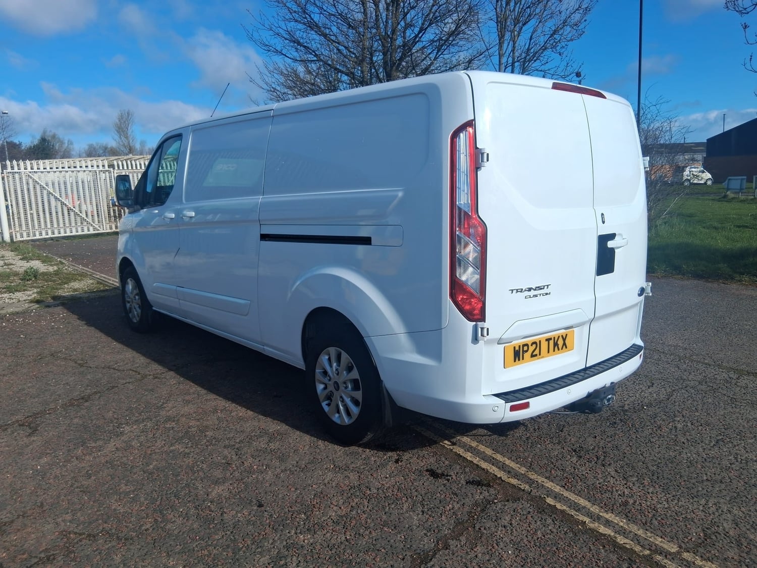 [ berth ]Ford Transit Custom