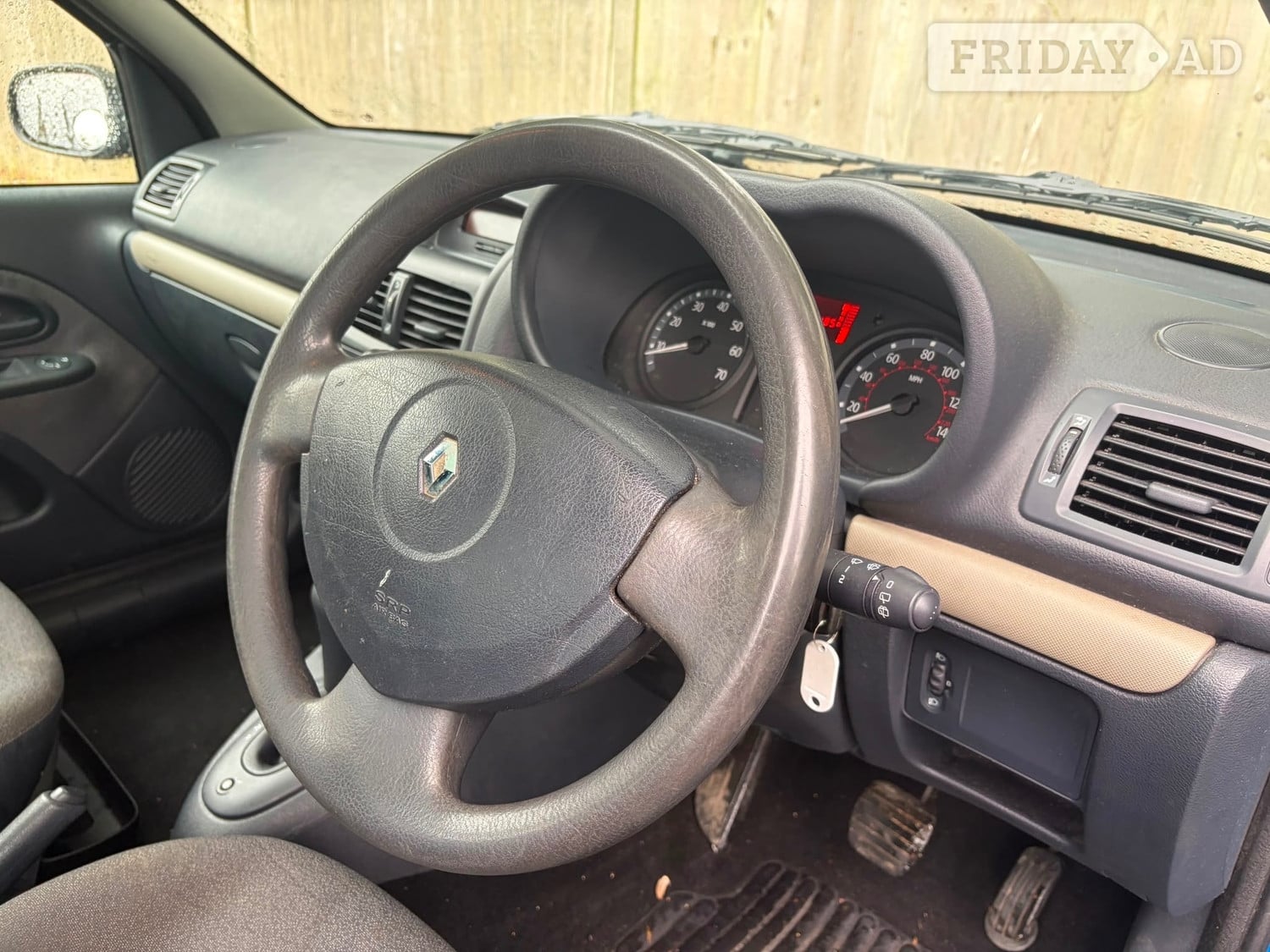 Renault Clio 2004 - Cars in St. Albans