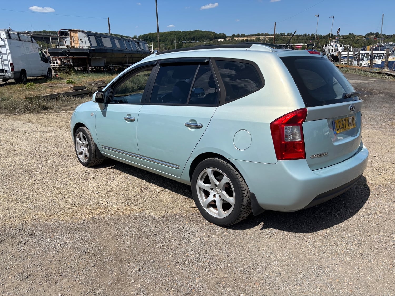 [ berth ]Kia Carens