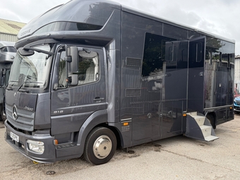 Cooke Premier Mercedes-benz Horsebox
