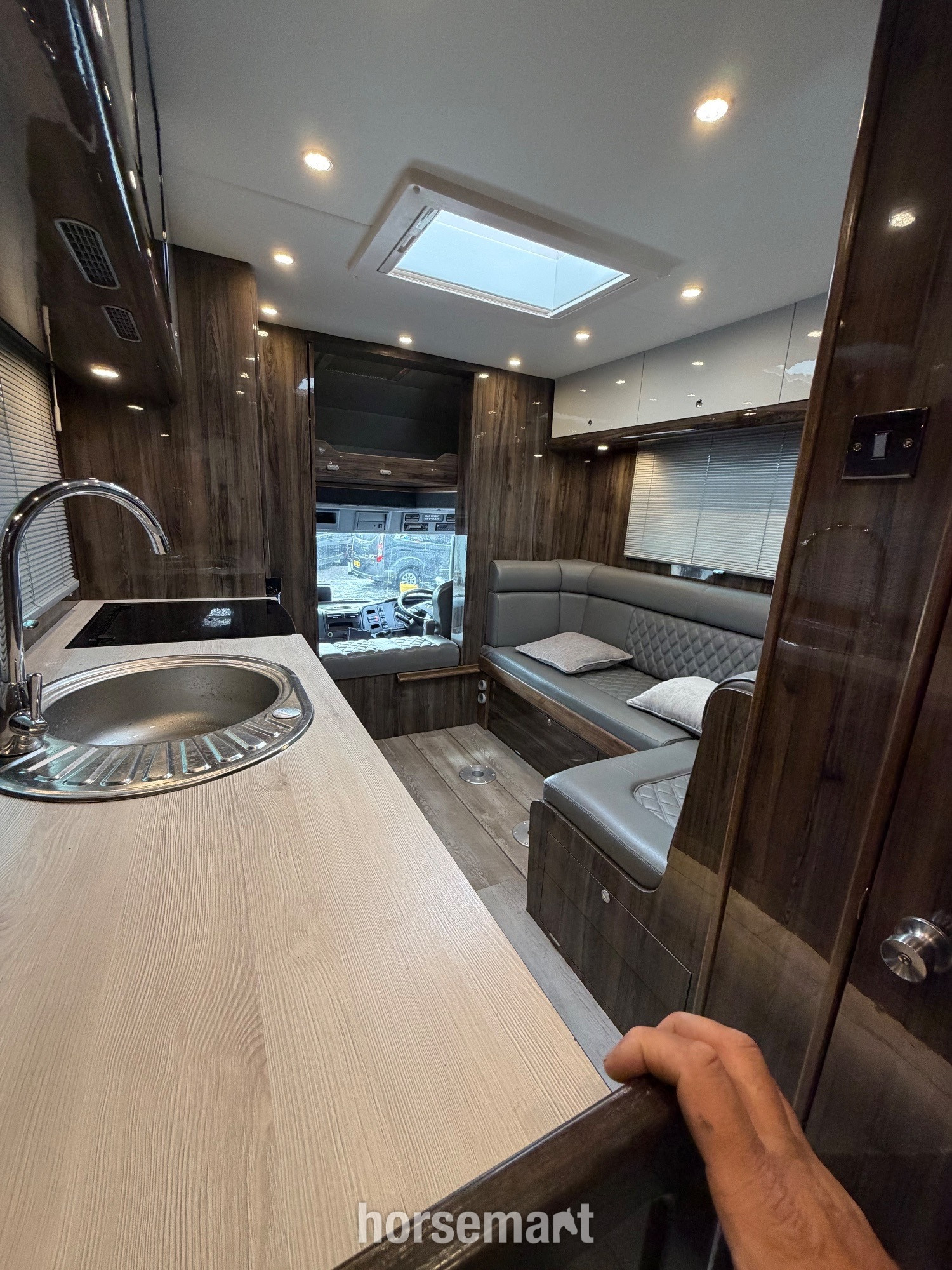 Cooke Premier Mercedes-benz Horsebox - Trailers & Horseboxes in Crewe