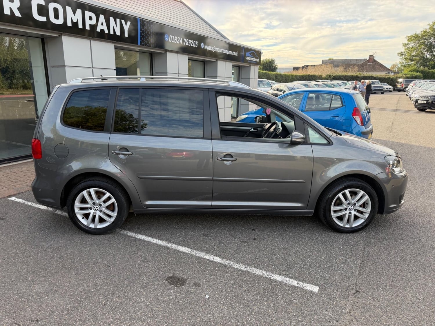 Volkswagen Touran 2015 - Cars in Gillingham
