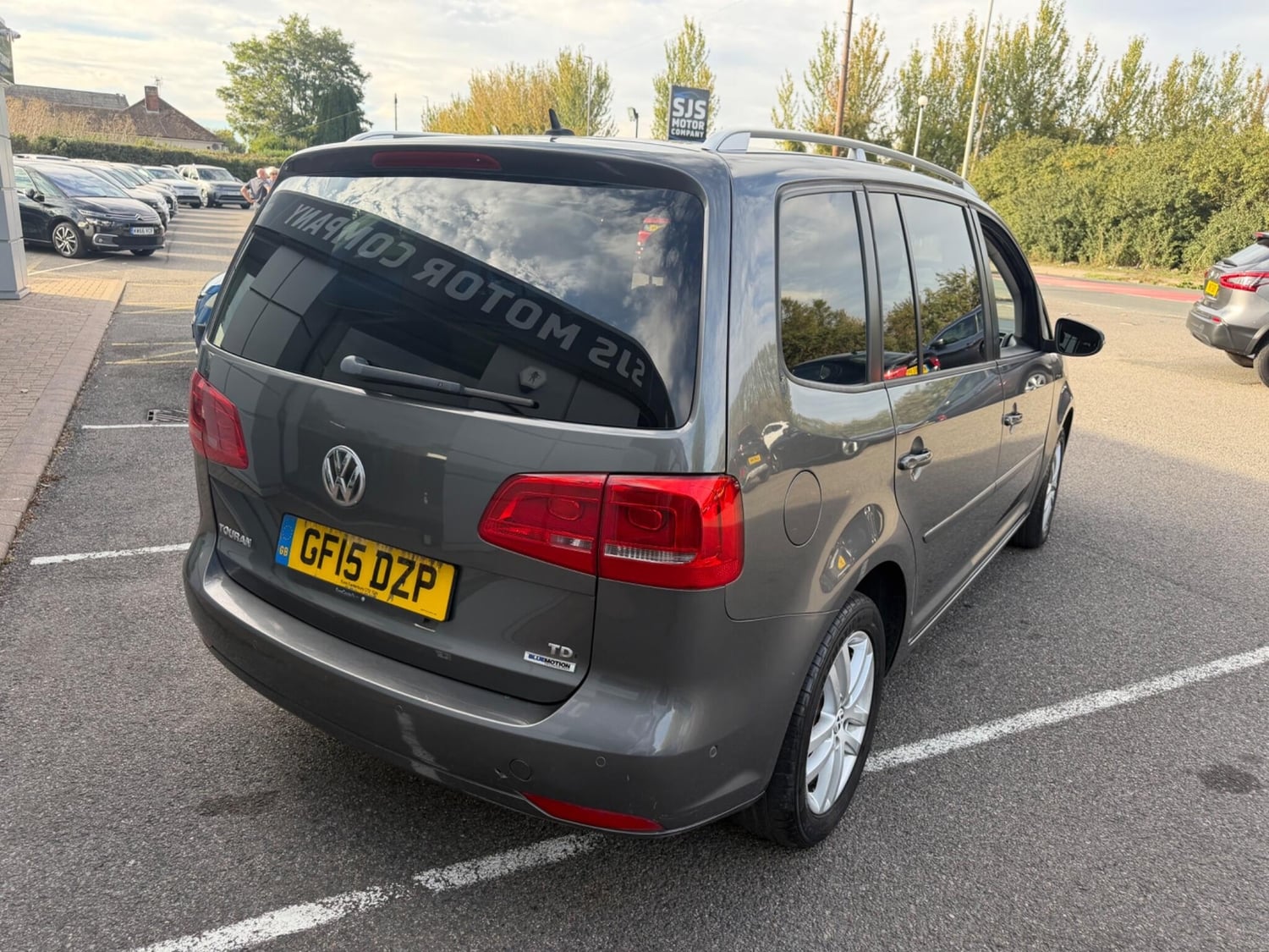 Volkswagen Touran 2015 - Cars