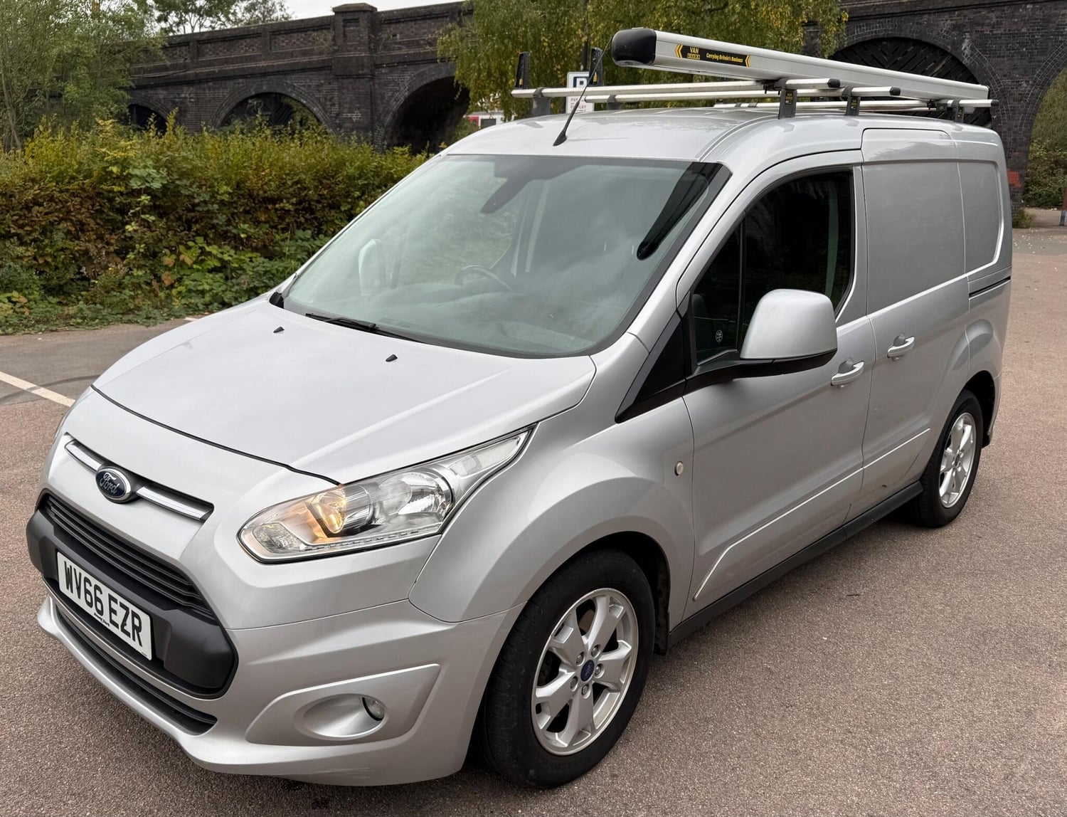 [ berth ]Ford Transit Connect