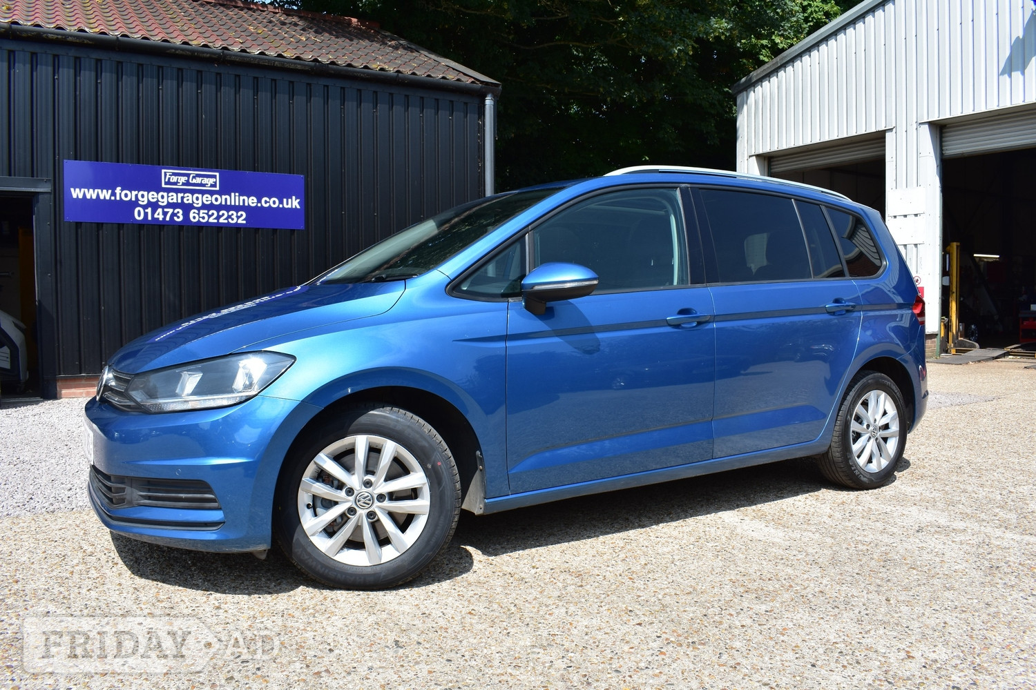 Volkswagen Touran 2017 in Ipswich