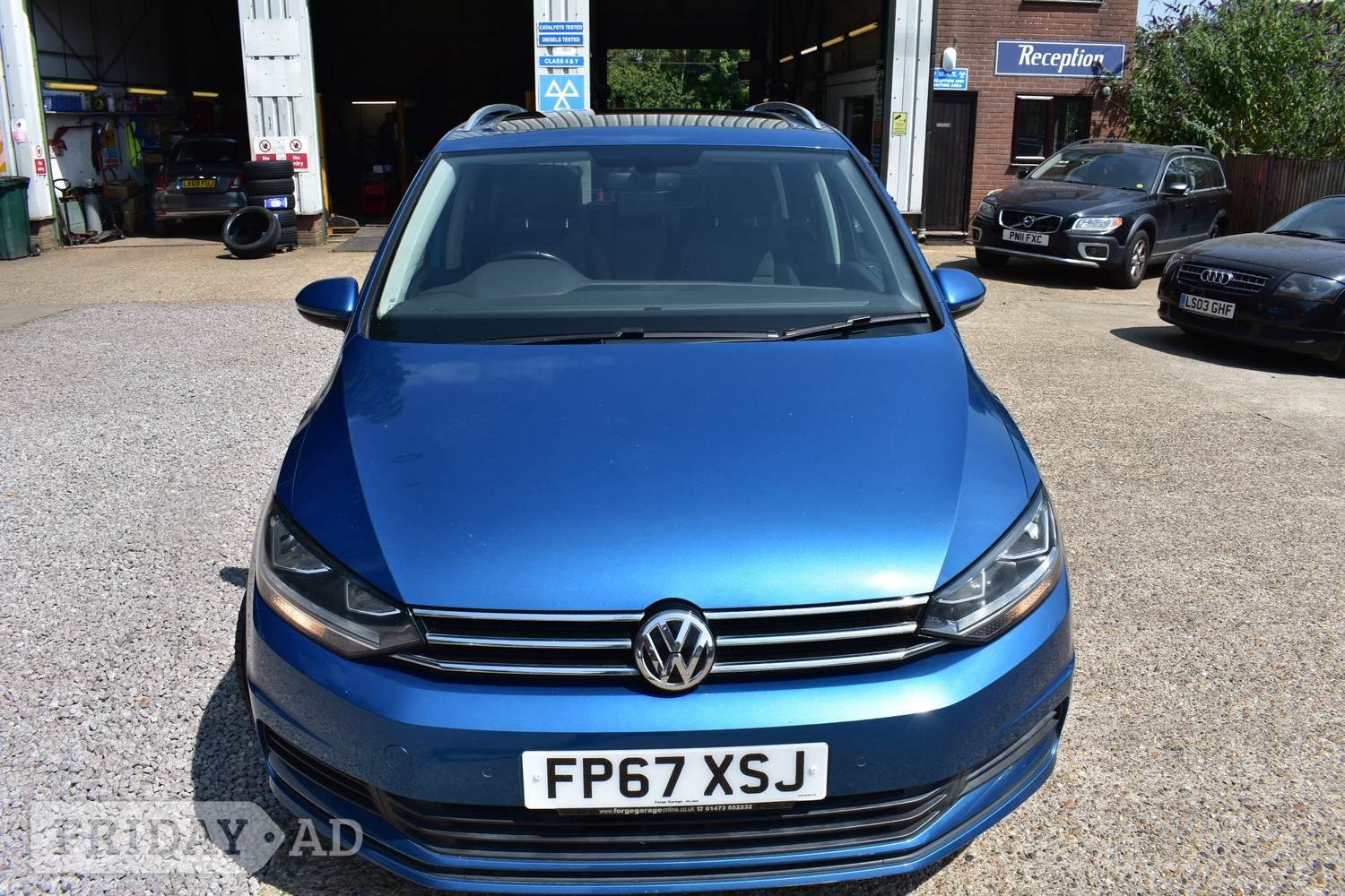 Volkswagen Touran 2017 - Cars in Ipswich