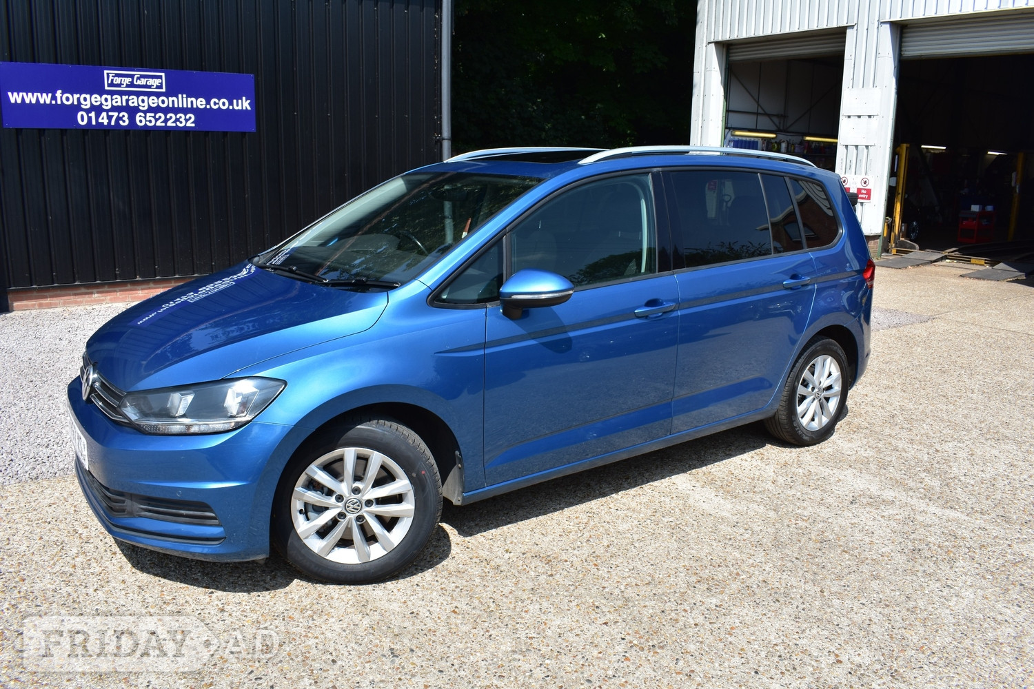 Volkswagen Touran 2017 - Cars