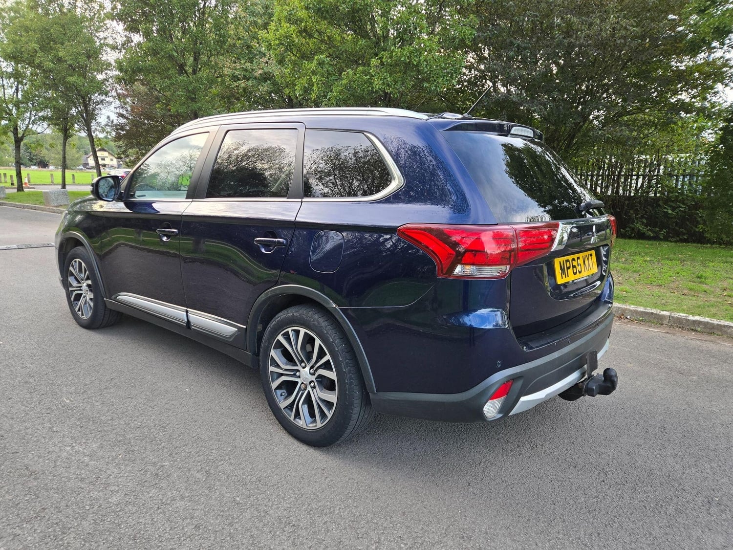 Mitsubishi Outlander 2016 - Cars in Cardiff