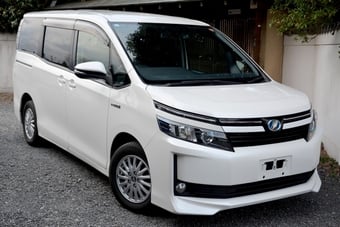 Toyota Voxy 2015