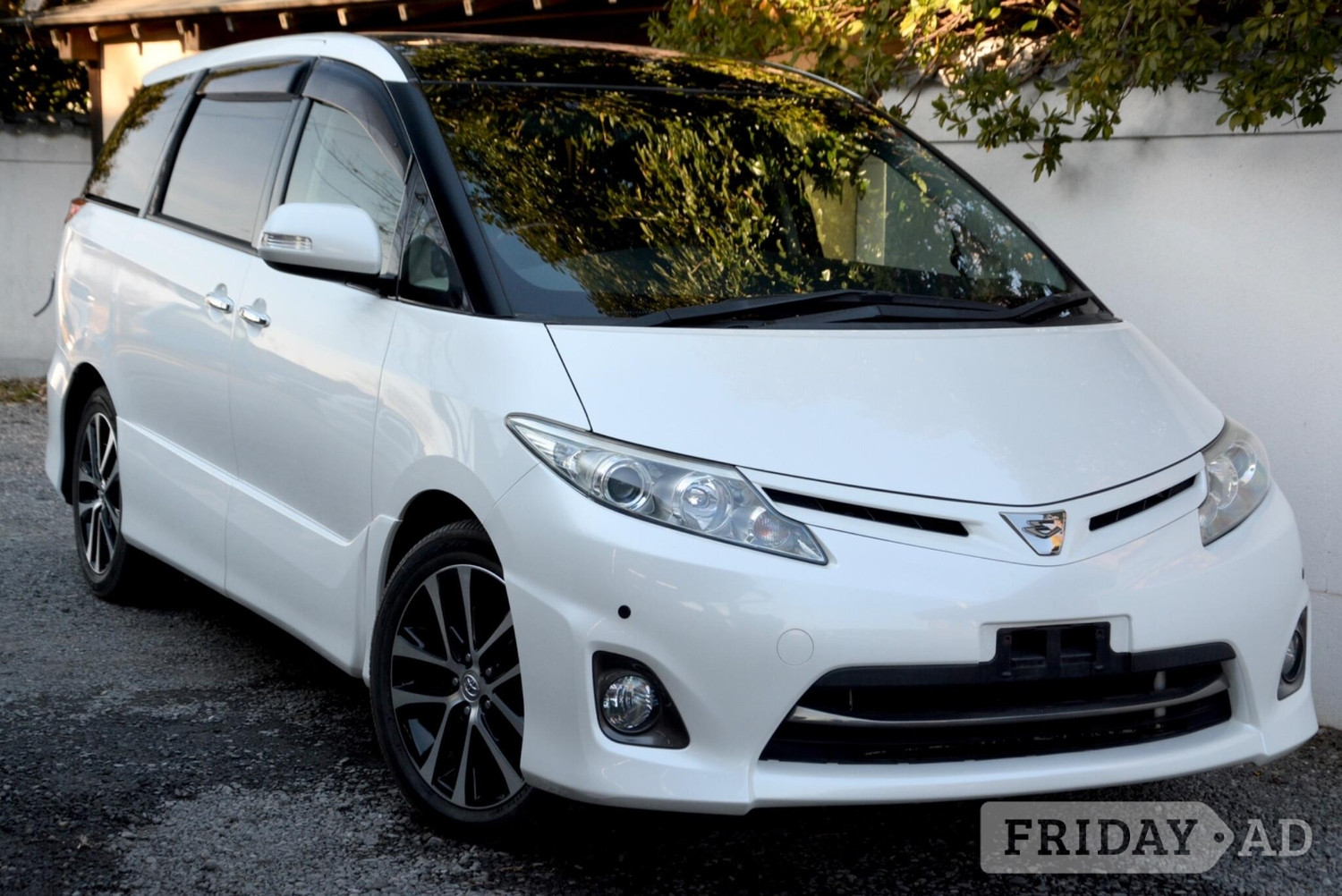 Toyota Estima 2012 in Chingford