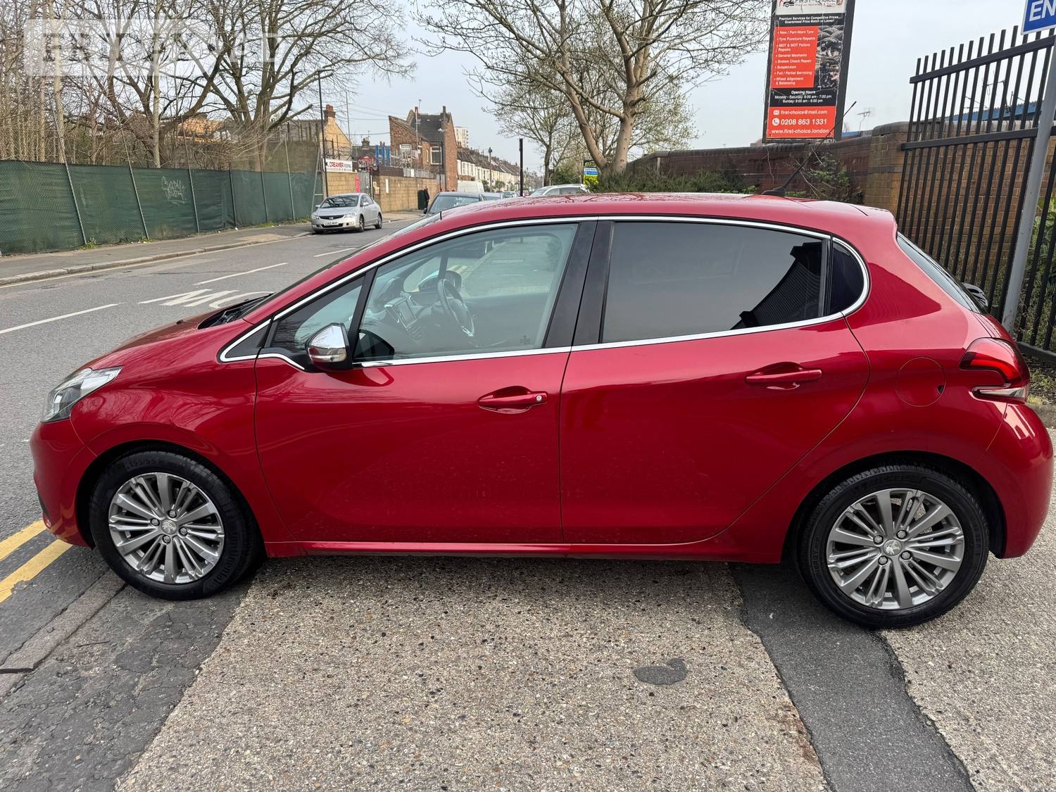 Peugeot 208 2016 - Cars in Harrow