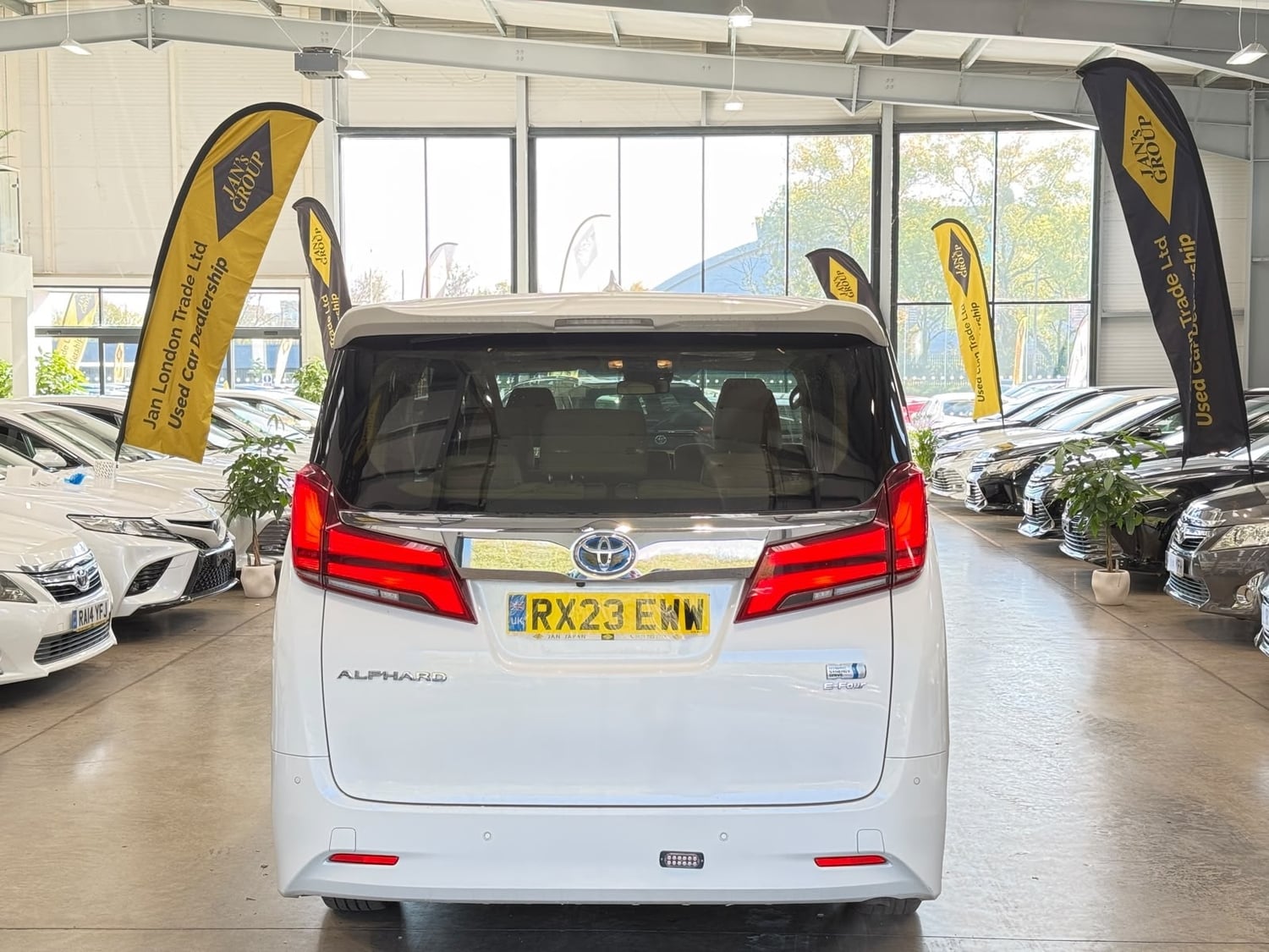 Toyota Alphard 2023 - Cars in Reading
