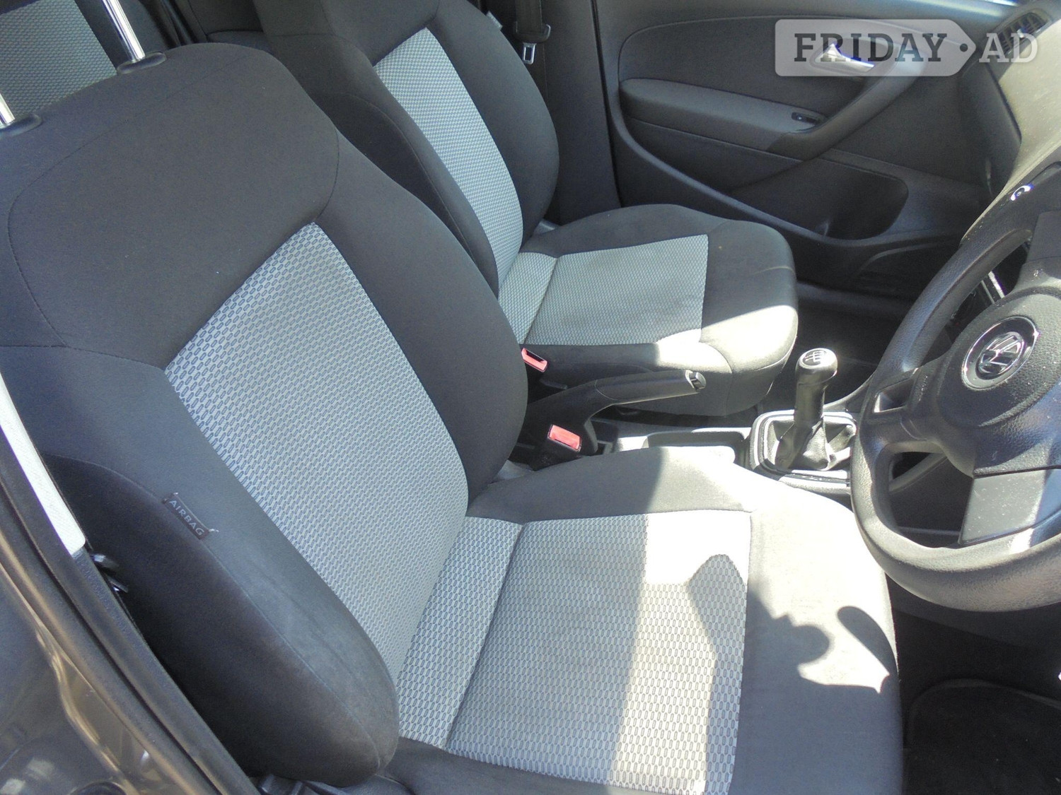 Volkswagen Polo 2011 - Cars