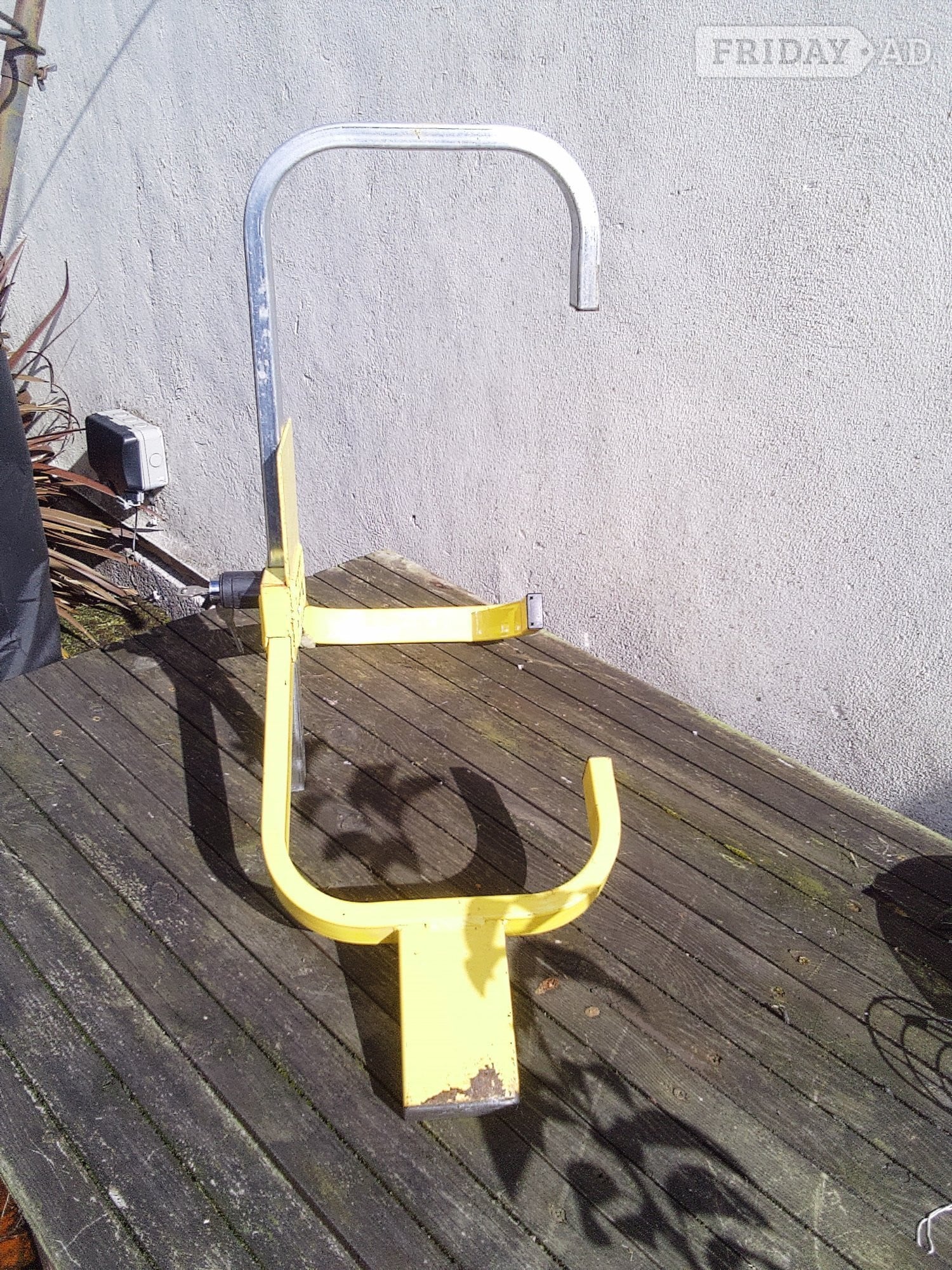 Caravan/car wheel clamp