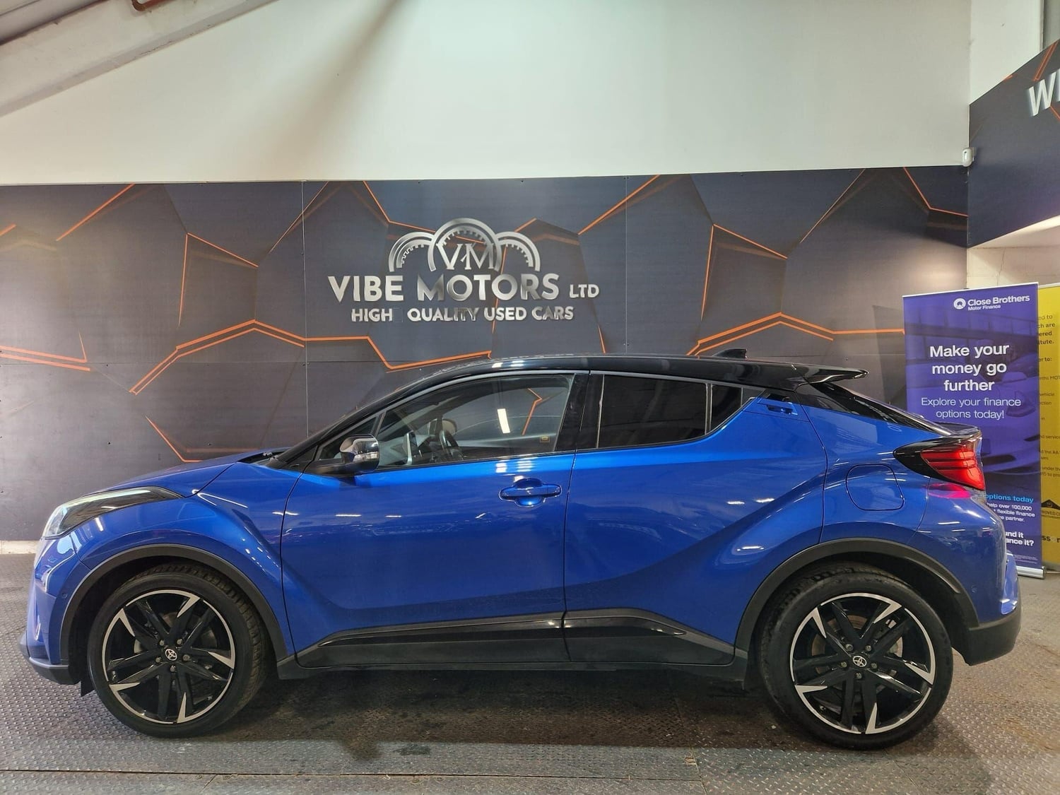 Toyota C-HR 2022 - Cars in Harrow