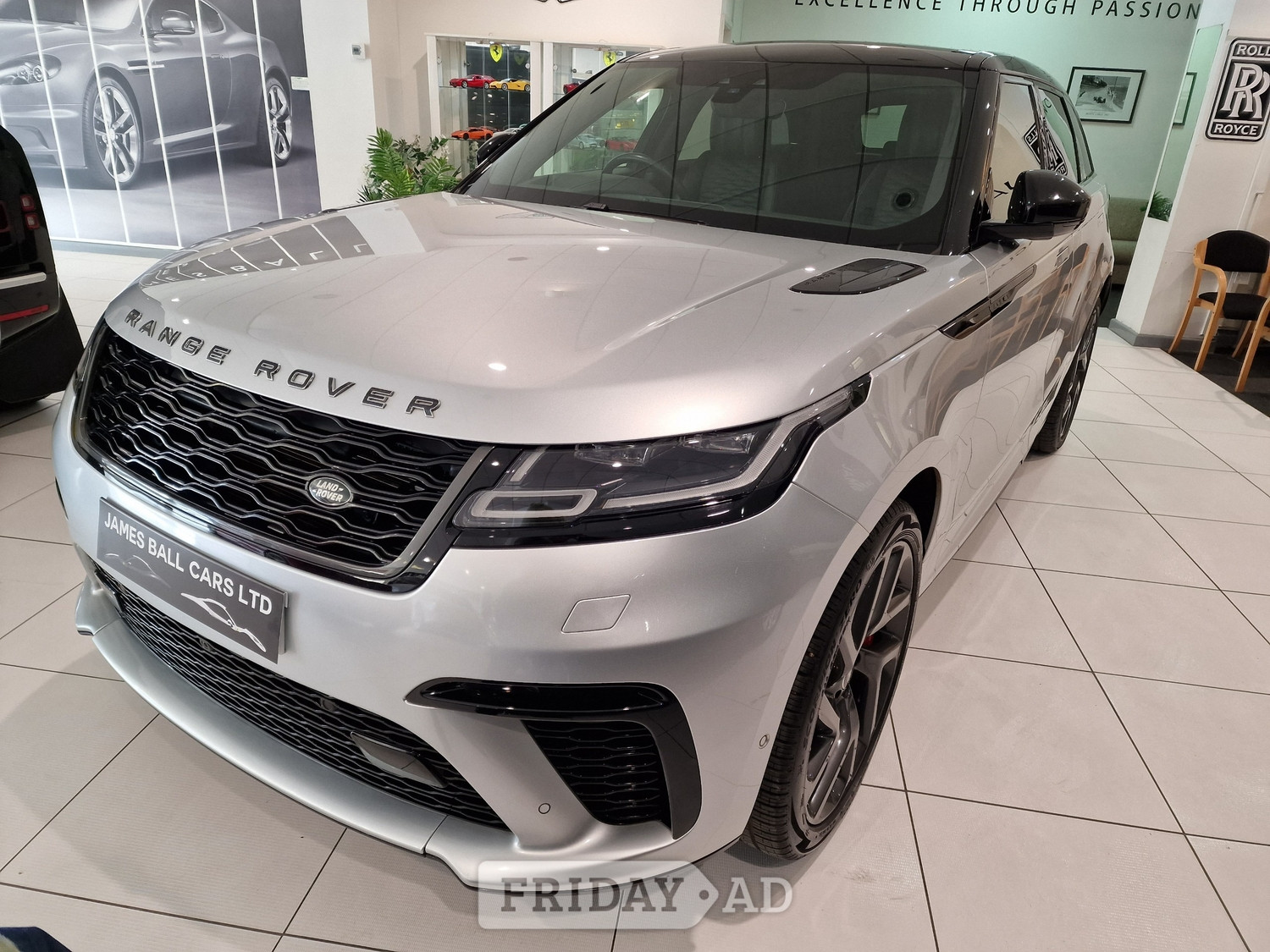 [ berth ]Land Rover Range Rover Velar