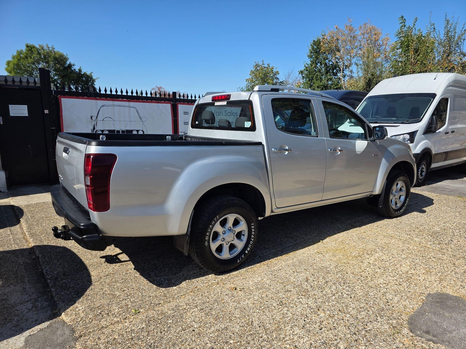 [ berth ]Isuzu D-MAX