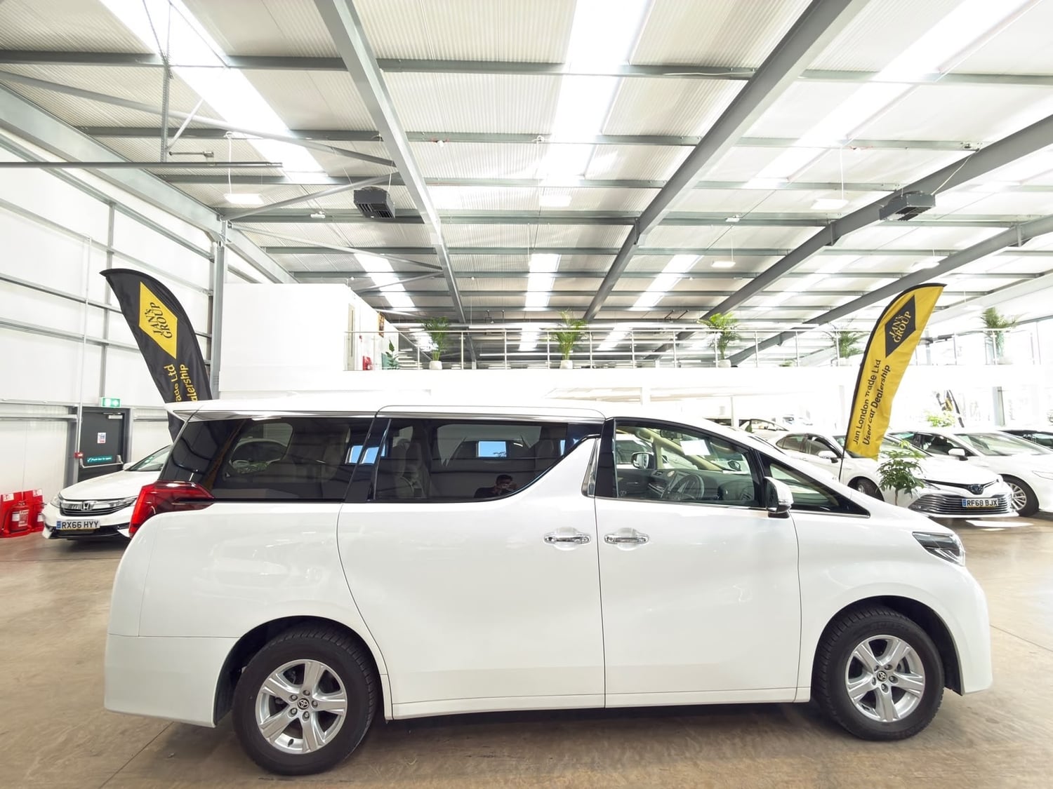 Toyota Alphard Reading
