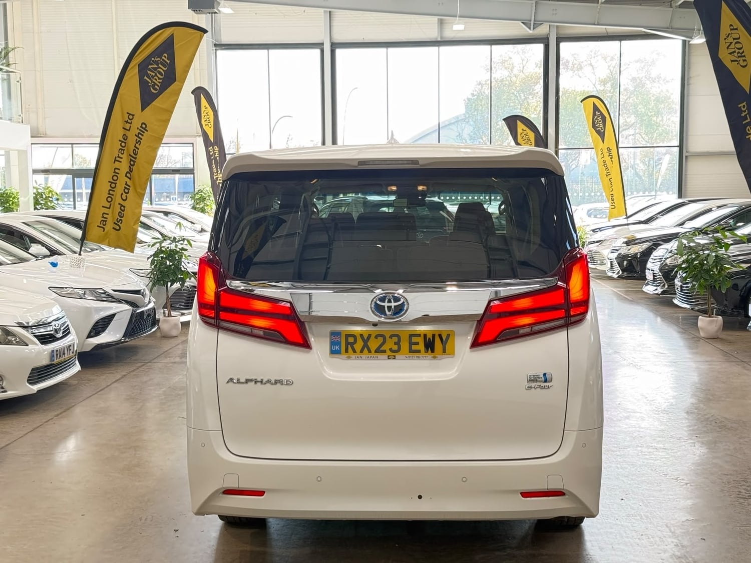 Toyota Alphard 2023 - Cars in Reading