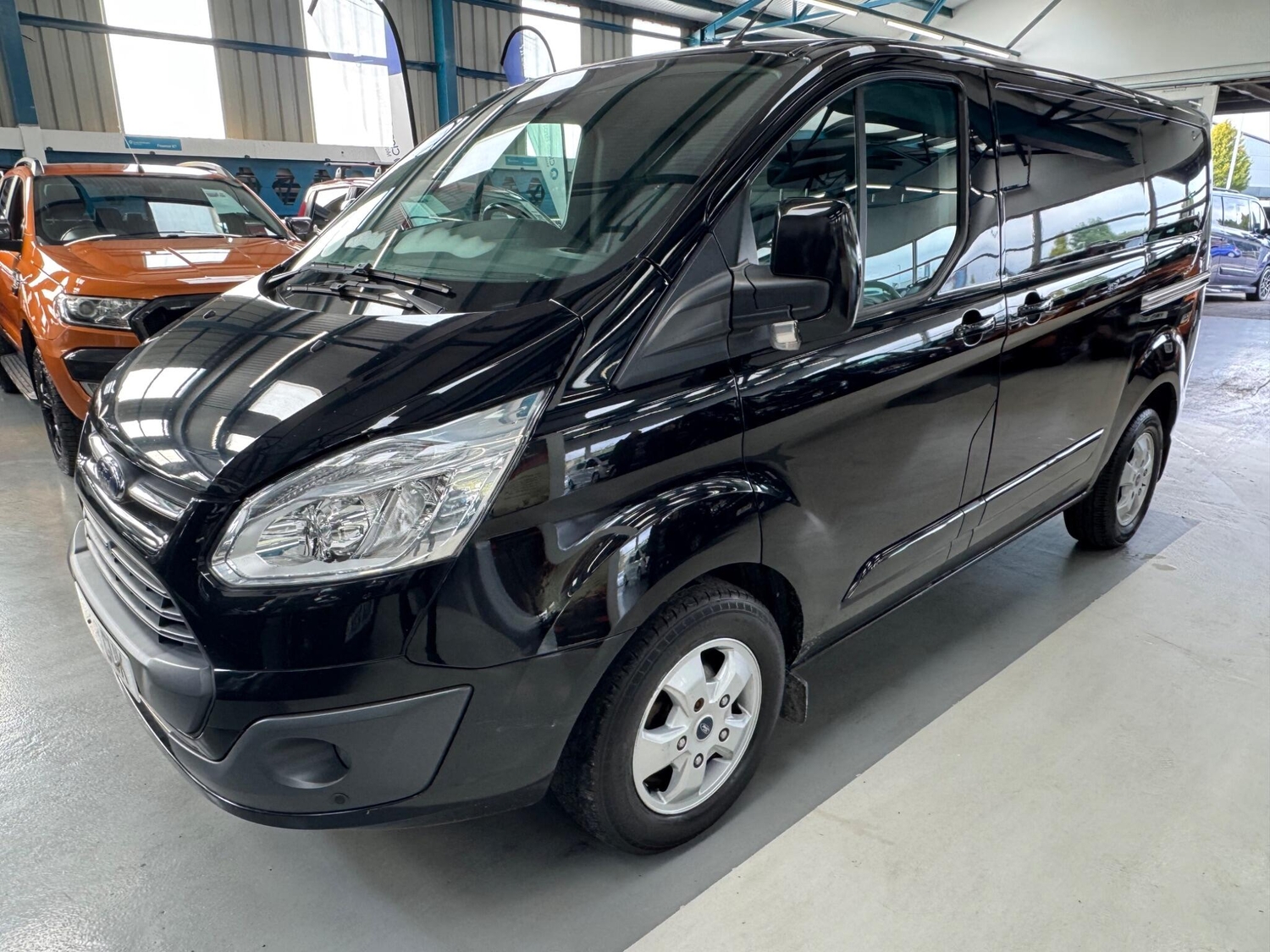 [ berth ]Ford Transit Custom