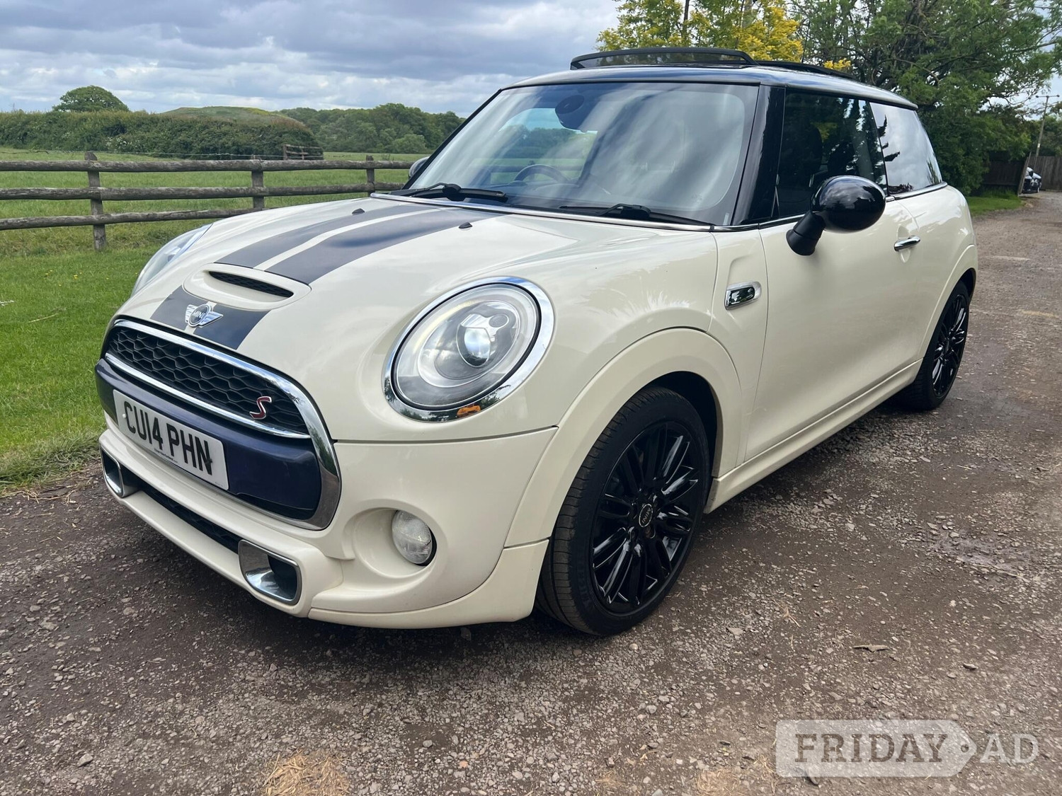 Mini Hatch 2014 - Cars in Enderby