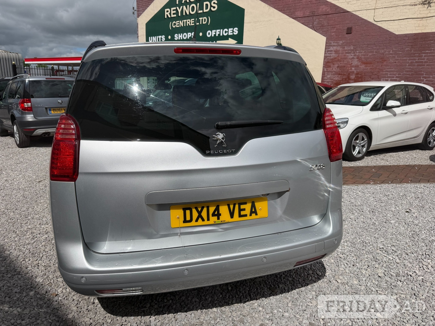 [ berth ]Peugeot 5008