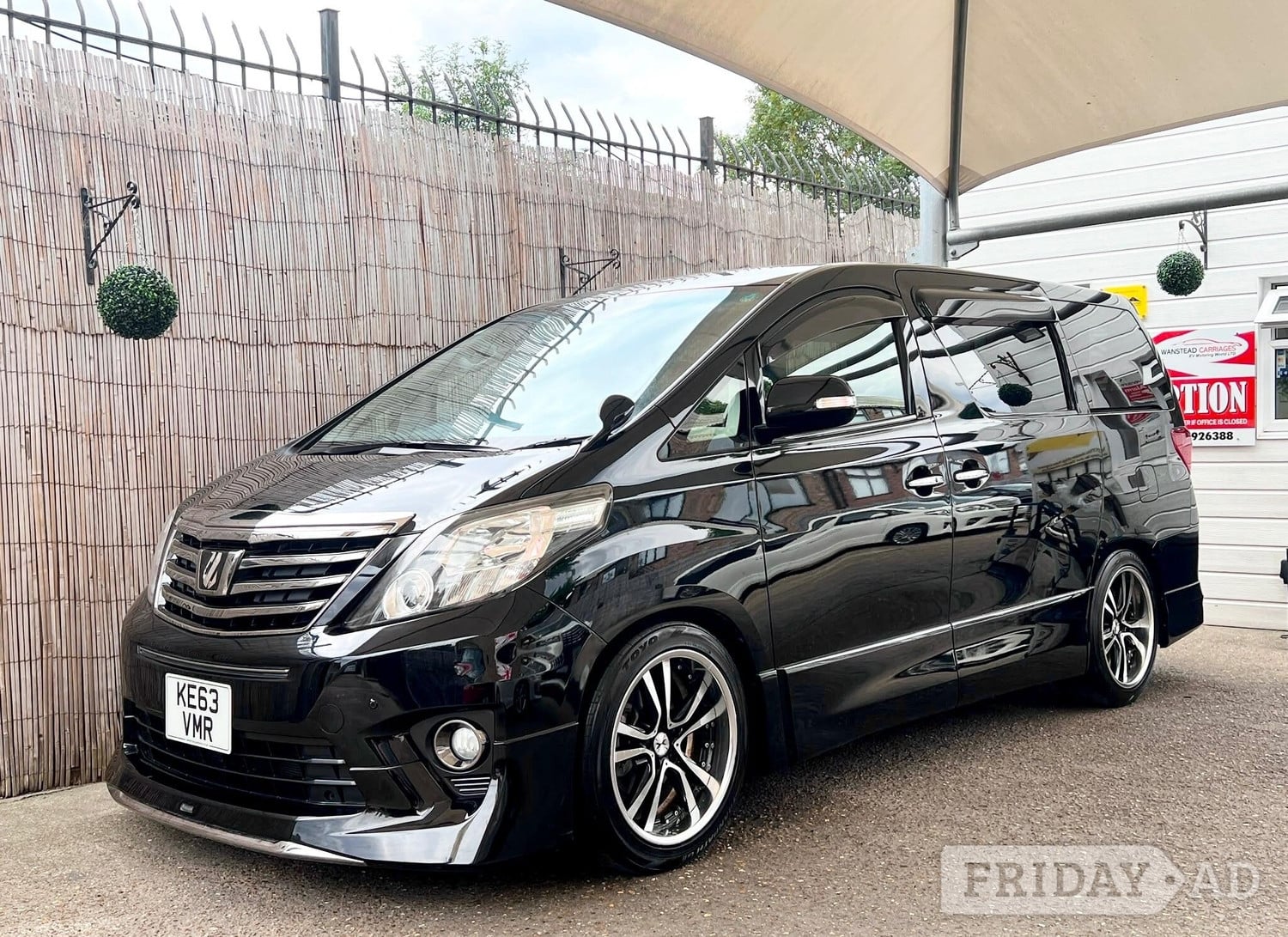 Toyota Alphard 2013 in Chingford