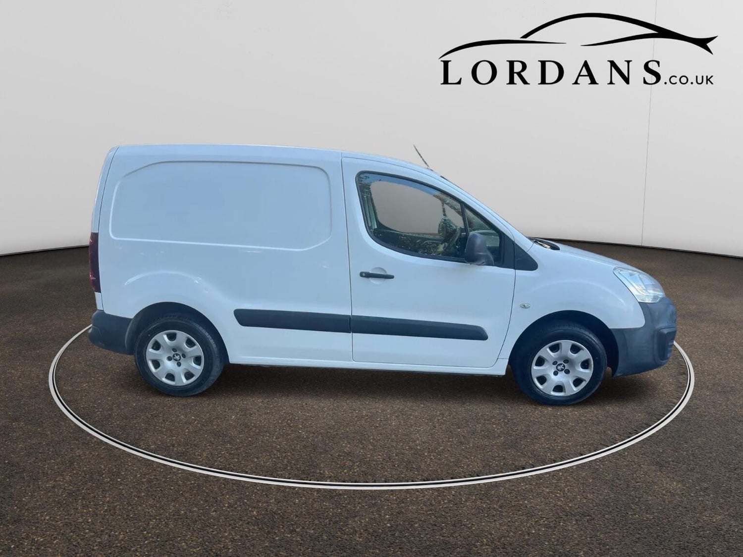 Peugeot Partner 2018 - Vans & Commercial Vehicles in Banstead