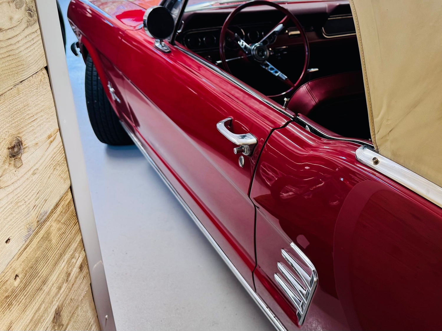 Ford Mustang 1966 - Cars in Horley