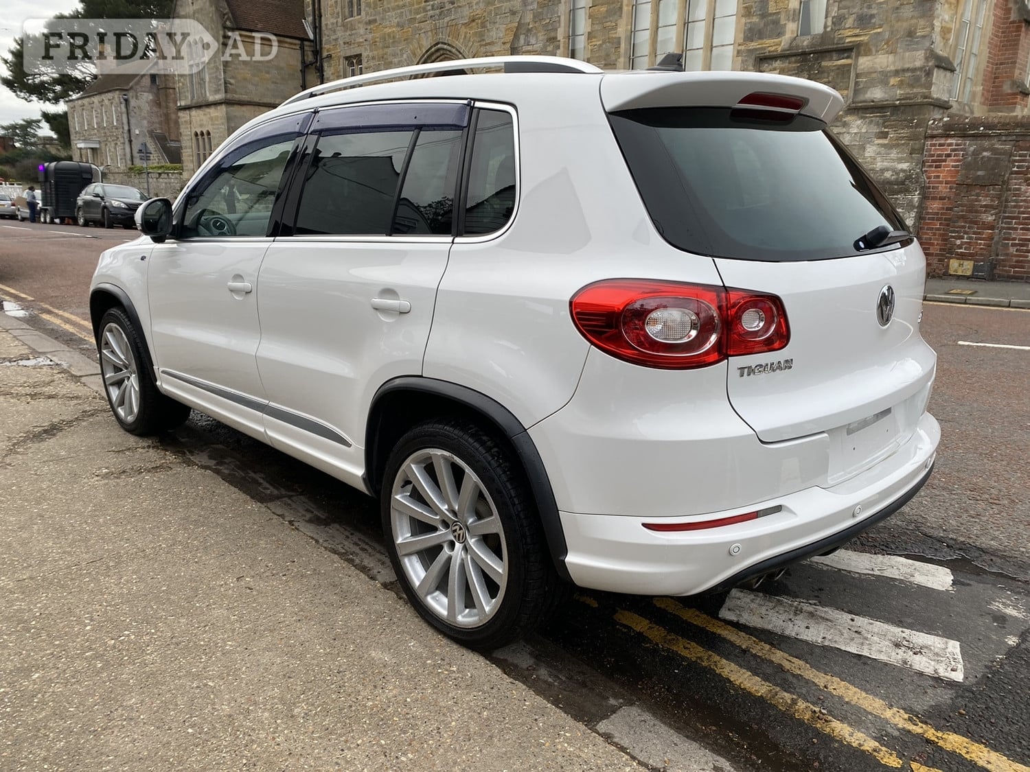 Volkswagen Tiguan 2010 - Cars