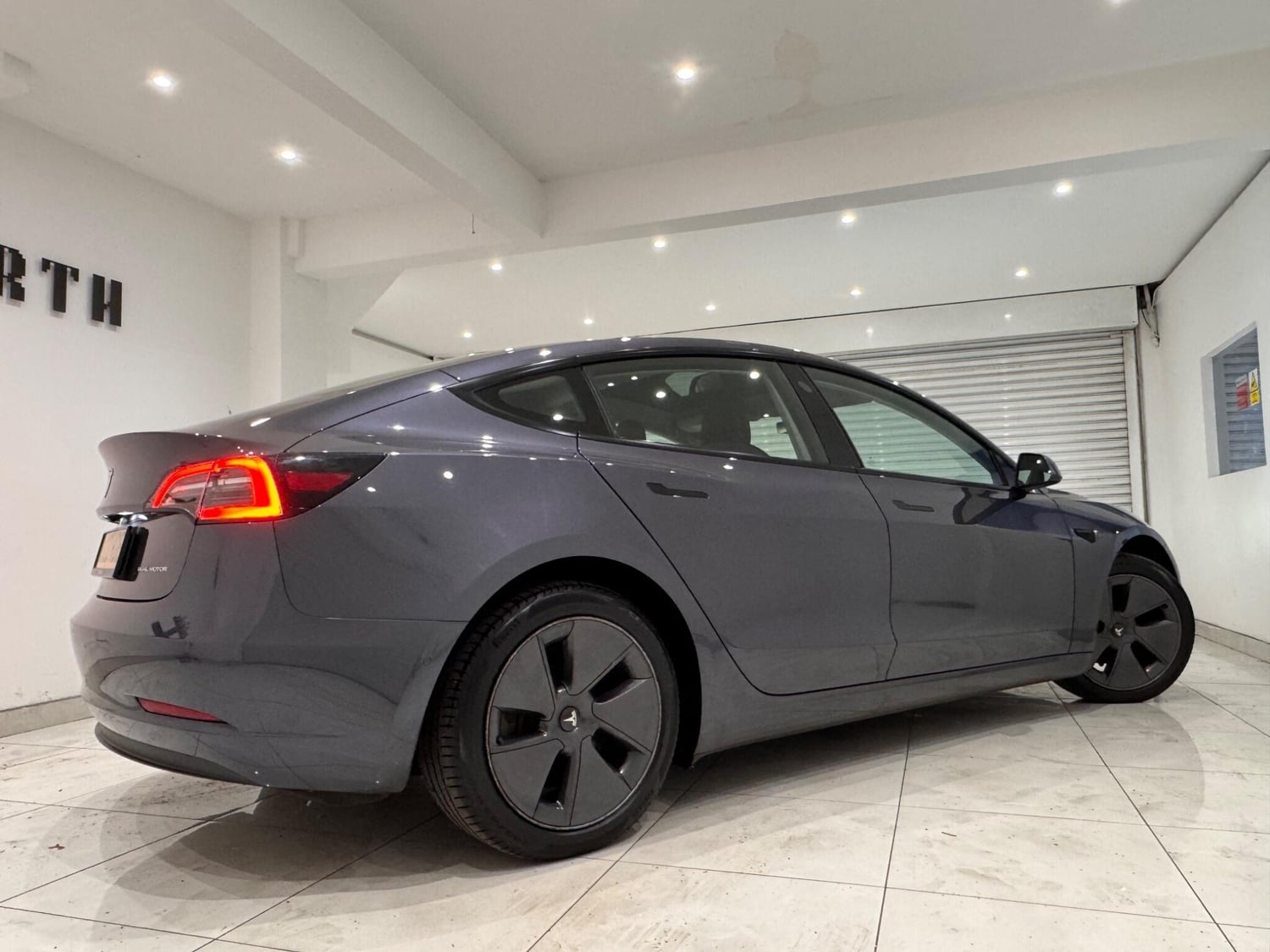 [ berth ]Tesla Model 3