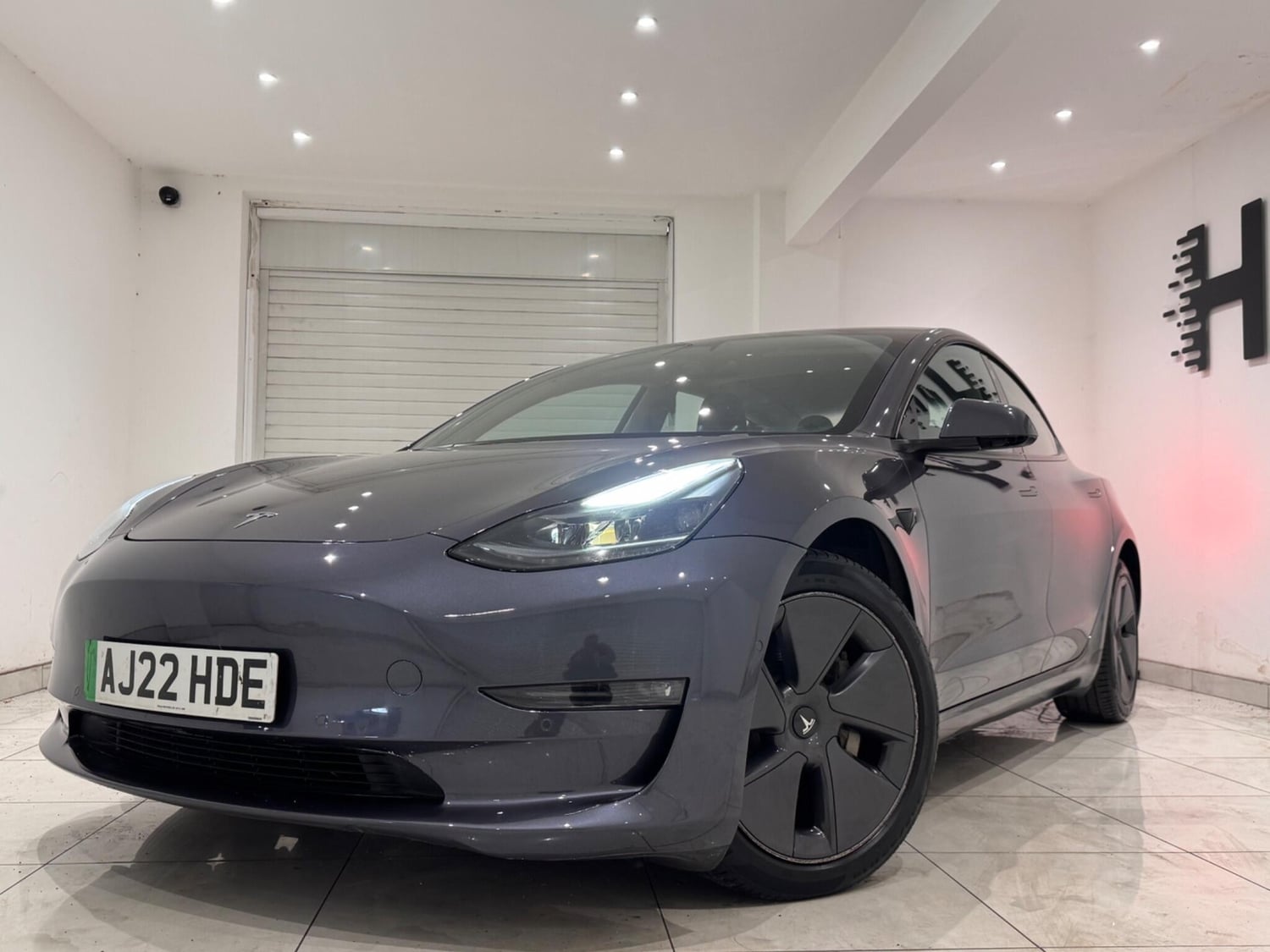Tesla Model 3 2022 - Cars in Hounslow